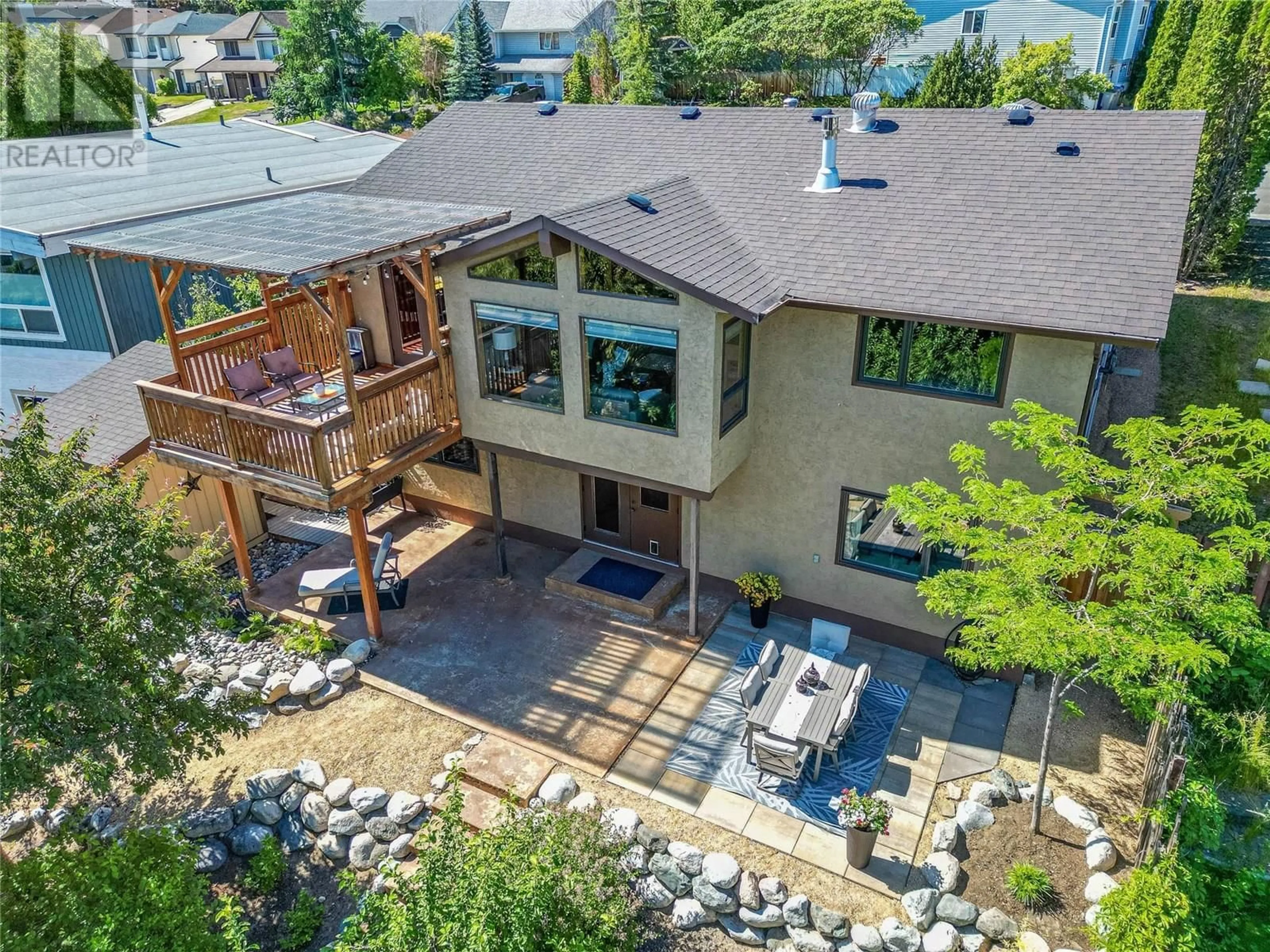 A pic from outside/outdoor area/front of a property/back of a property/a pic from drone, unknown for 190 ROBSON DRIVE, Kamloops British Columbia V2E1W1