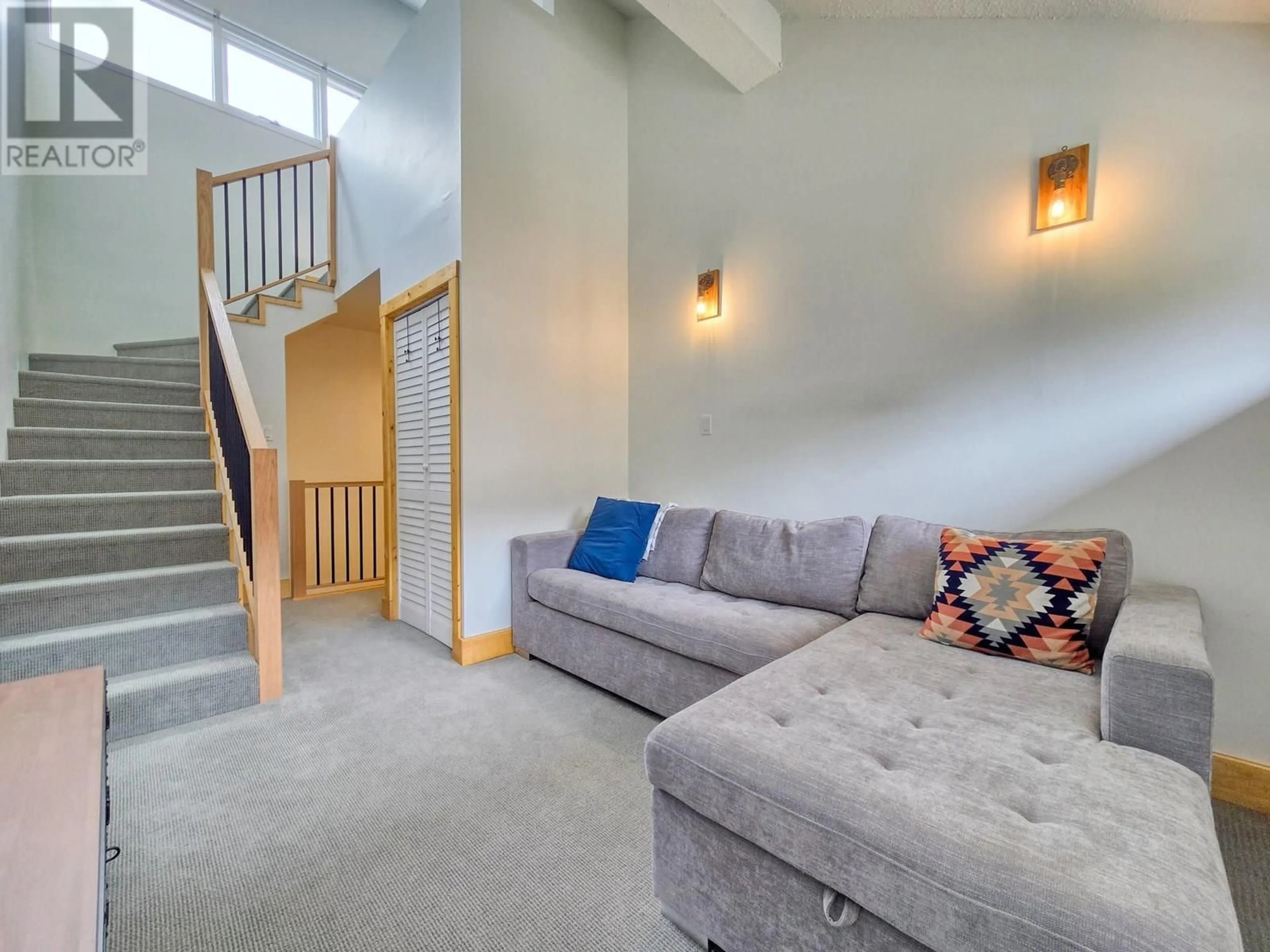 Living room with furniture, unknown for 323 - 2030 PANORAMA DRIVE, Panorama British Columbia V0A1T0