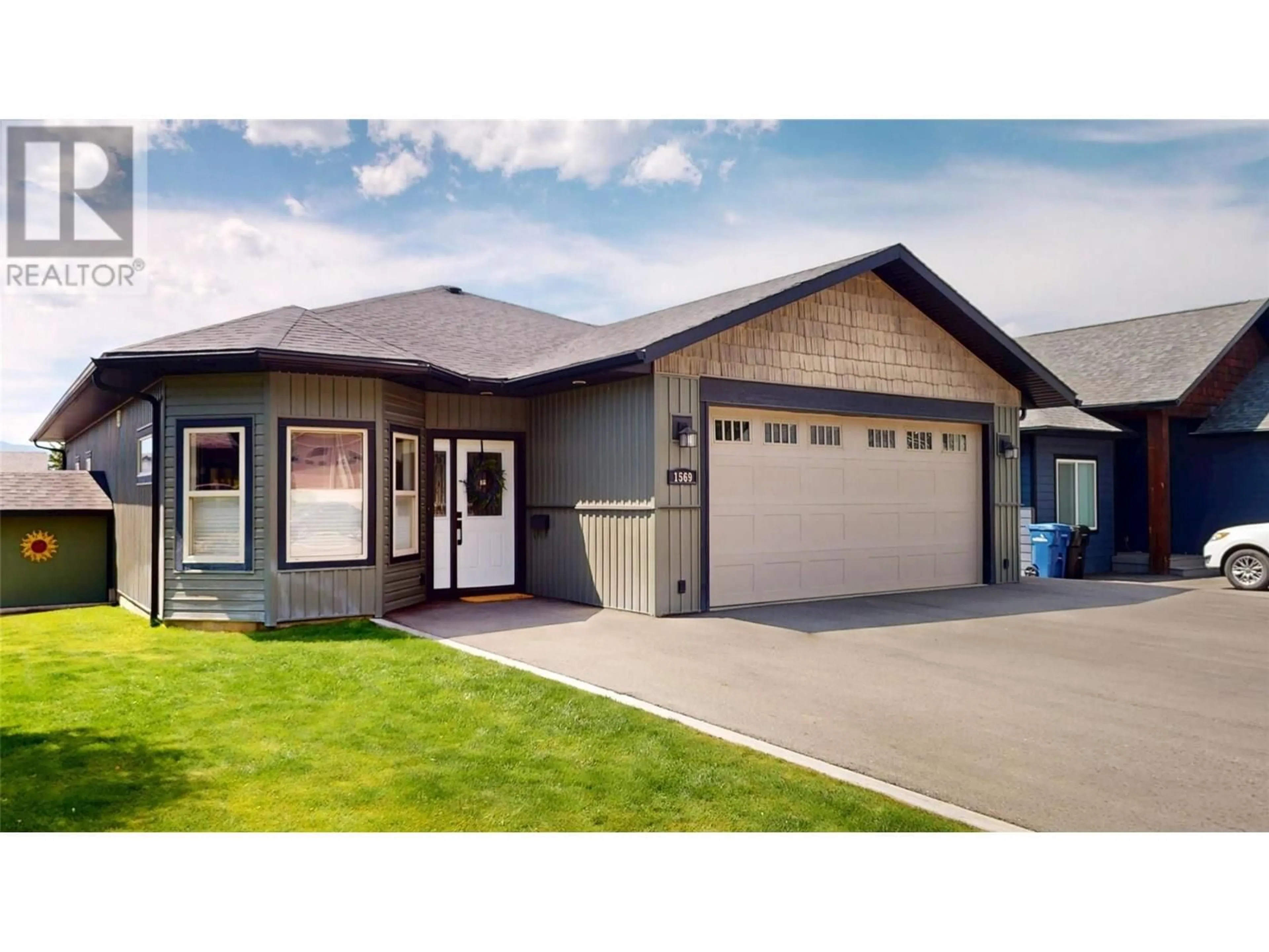 Home with vinyl exterior material, street for 1569 MT FISHER CRESCENT, Cranbrook British Columbia V1C7J6