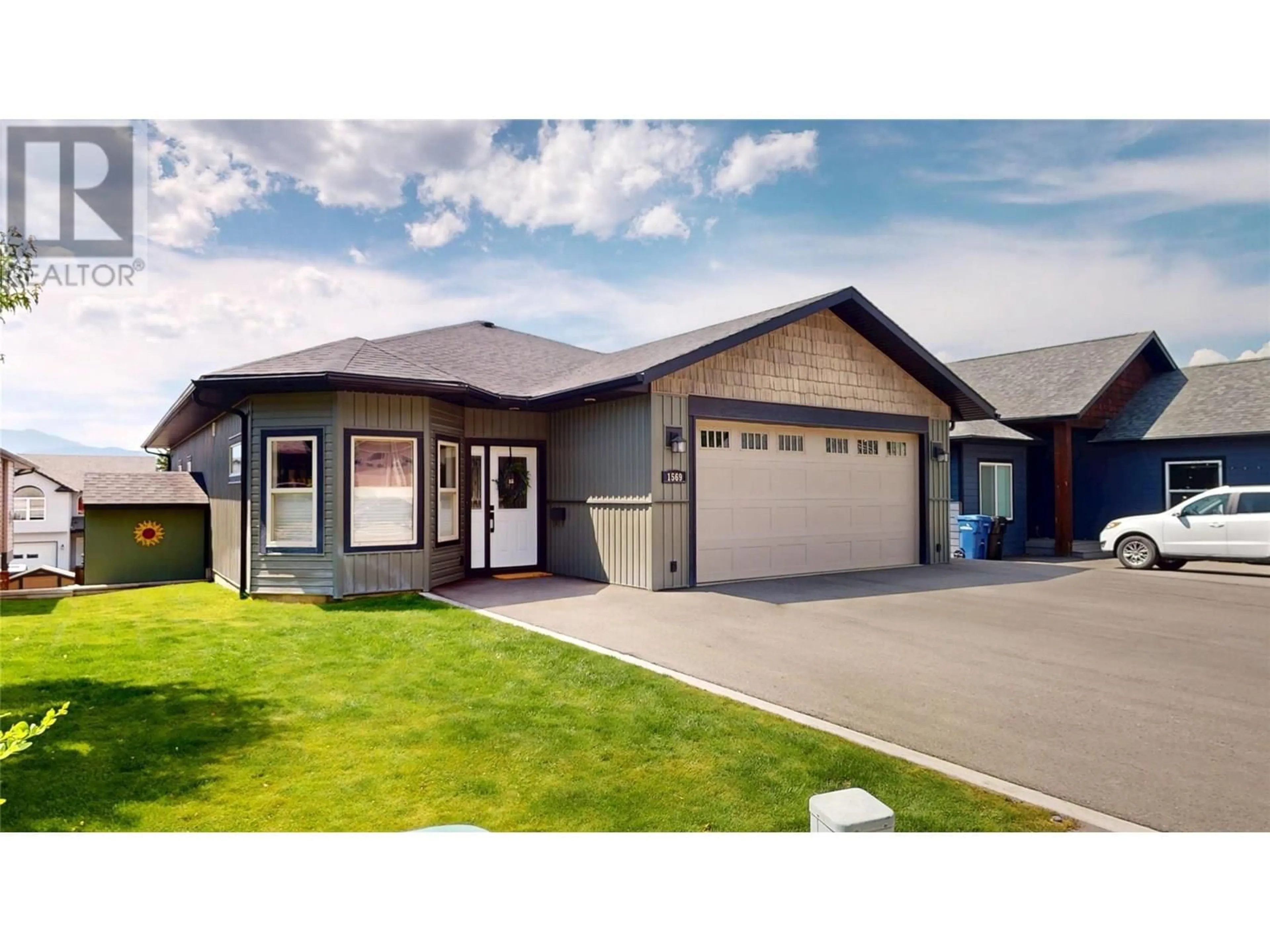 Home with vinyl exterior material, street for 1569 MT FISHER CRESCENT, Cranbrook British Columbia V1C7J6