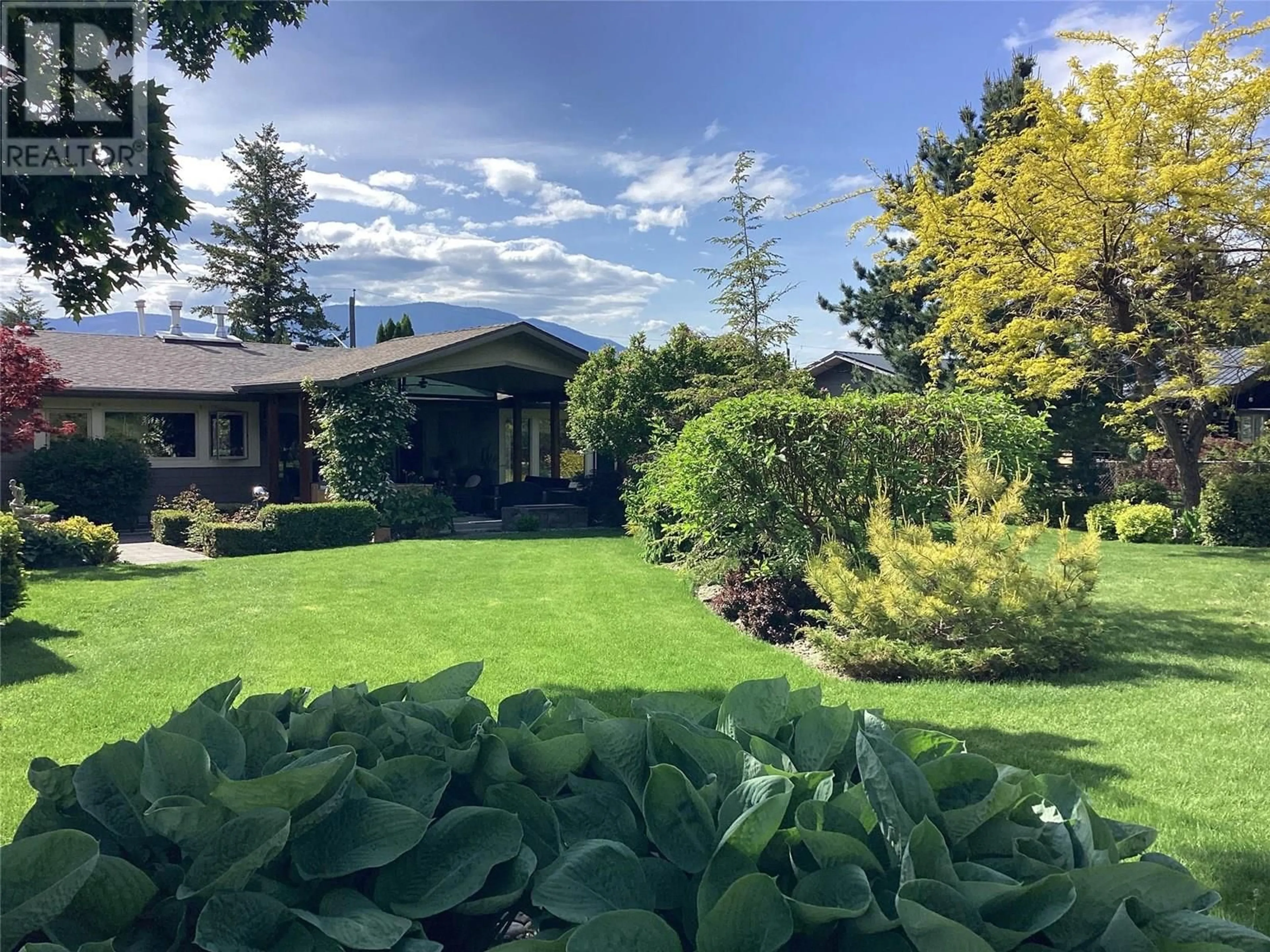 A pic from outside/outdoor area/front of a property/back of a property/a pic from drone, unknown for 2150 28 STREET NORTHEAST, Salmon Arm British Columbia V1E3E1