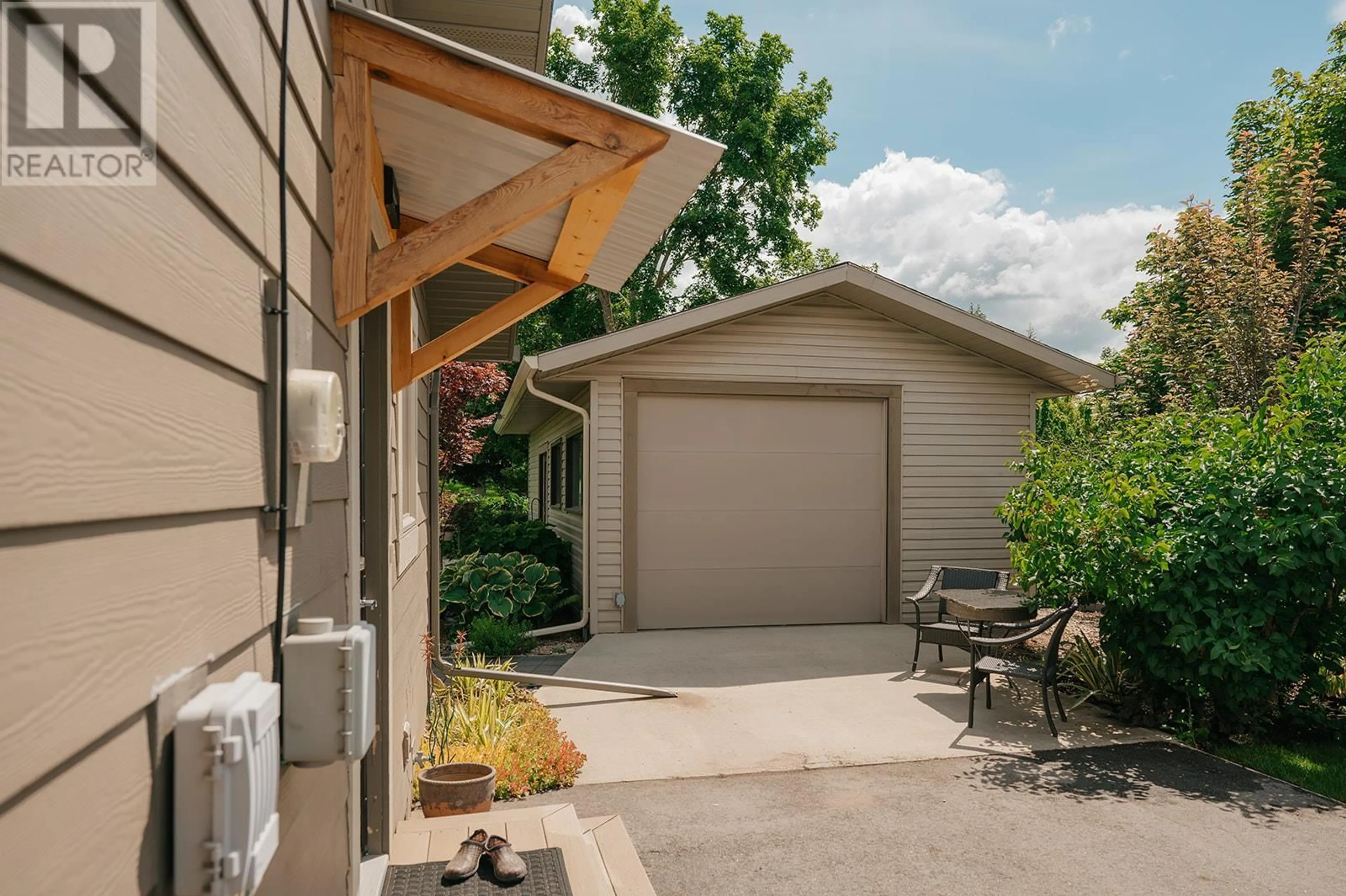 Patio, street for 2150 28 STREET NORTHEAST, Salmon Arm British Columbia V1E3E1