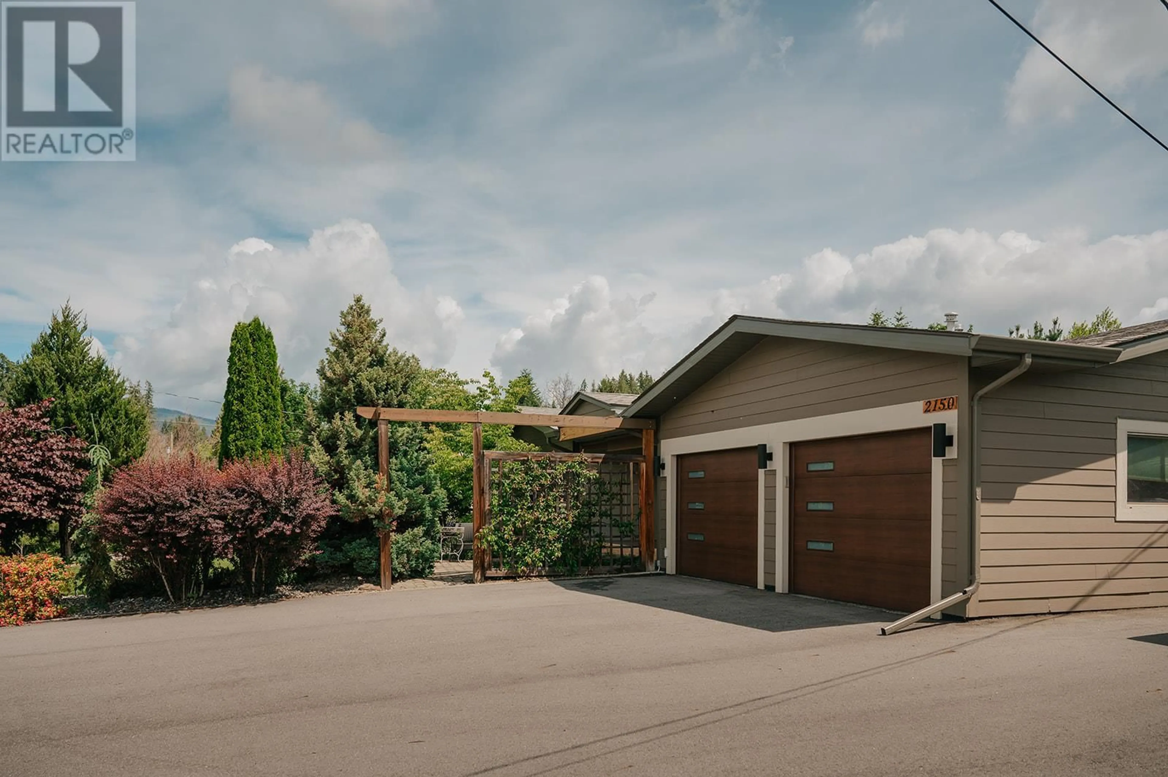 Indoor garage for 2150 28 STREET NORTHEAST, Salmon Arm British Columbia V1E3E1