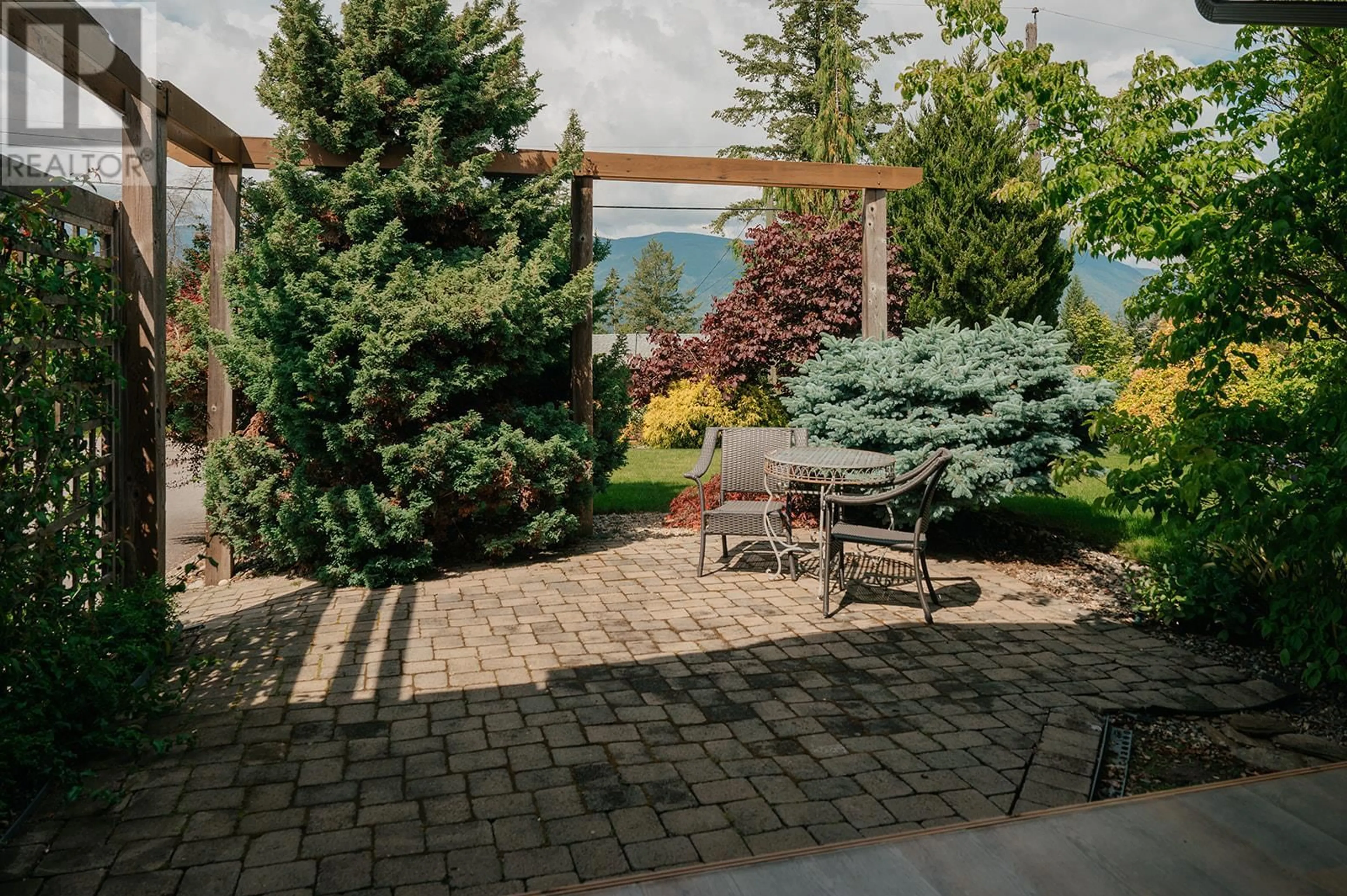 Patio, water/lake/river/ocean view for 2150 28 STREET NORTHEAST, Salmon Arm British Columbia V1E3E1