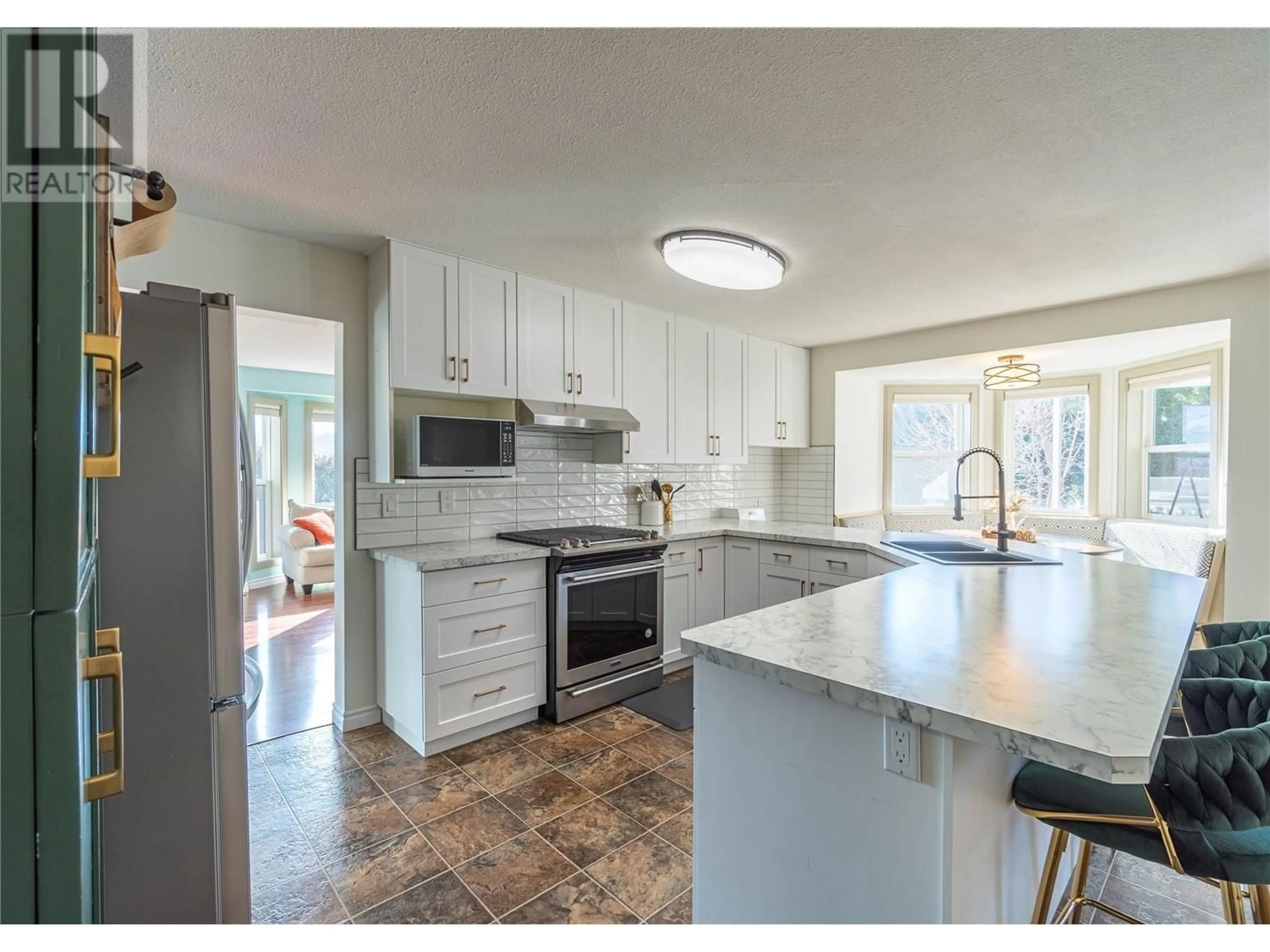 Open concept kitchen, ceramic/tile floor for 865 ALVIEW CRESCENT, Kamloops British Columbia V2B6C5