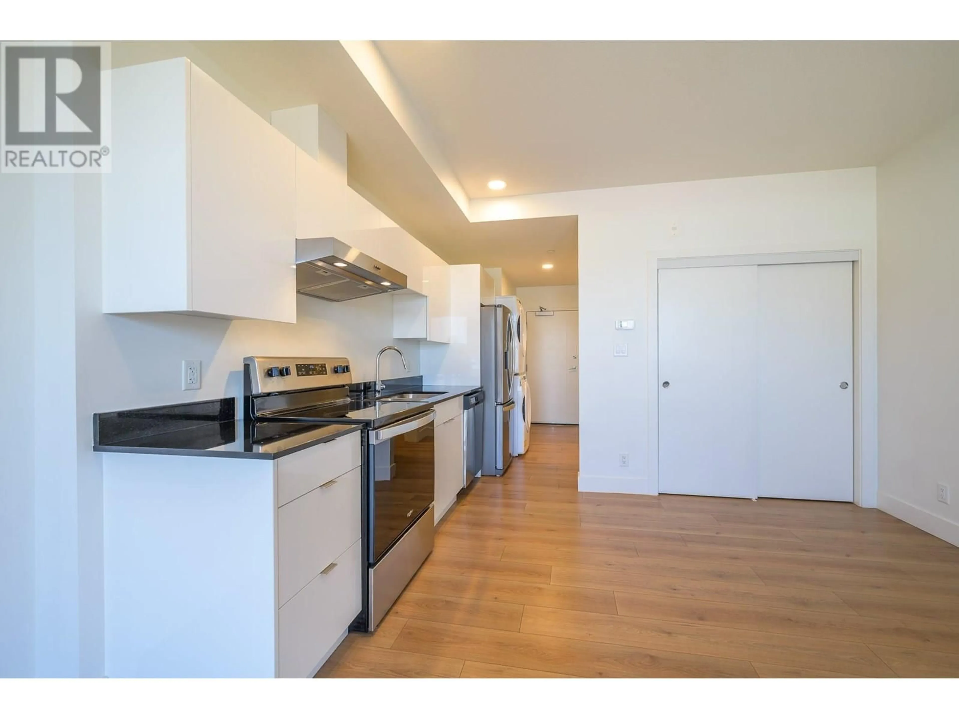 Standard kitchen, wood/laminate floor for 522 - 444 ST PAUL STREET, Kamloops British Columbia V2C0L2