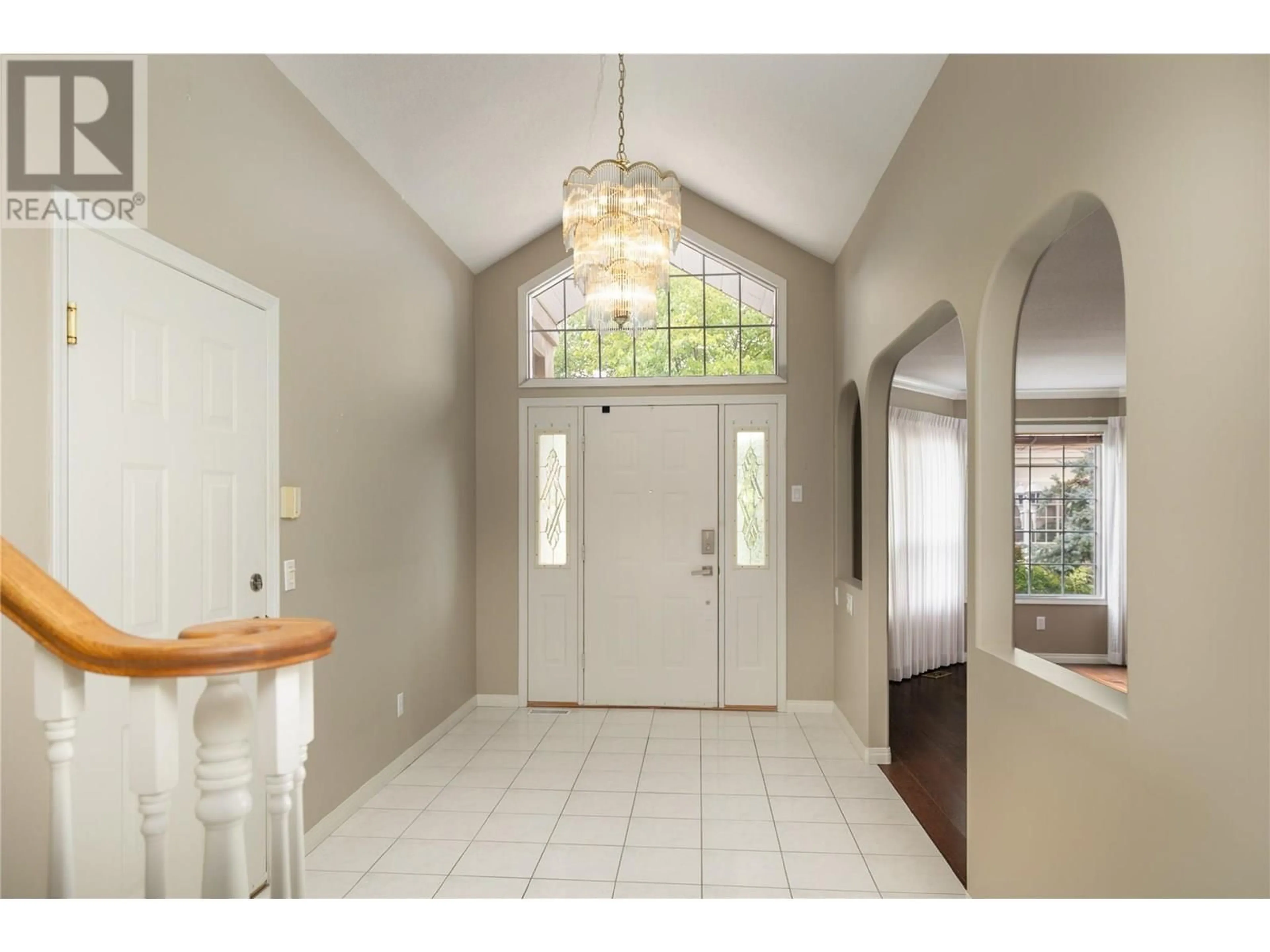 Indoor entryway for 106 - 650 LEXINGTON DRIVE, Kelowna British Columbia V1W3B6