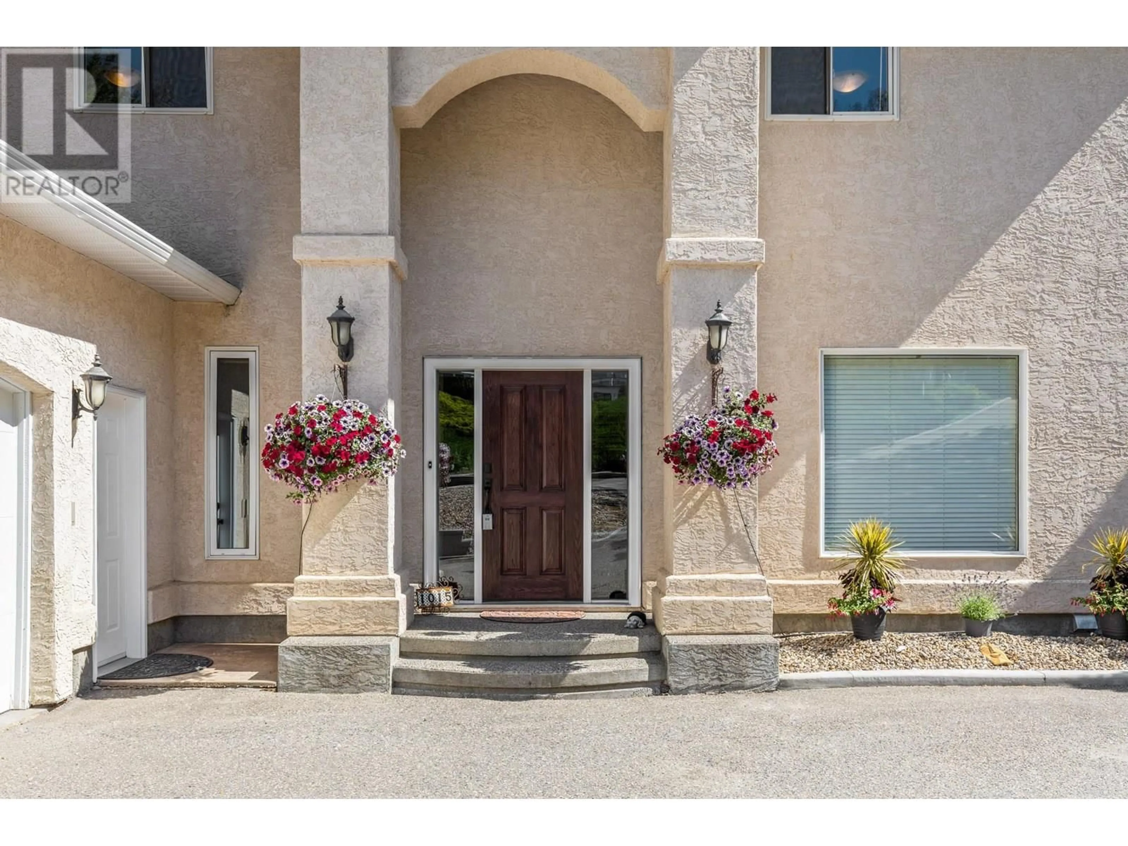 Indoor entryway for 1015 GUEST ROAD, West Kelowna British Columbia V1Z3L2