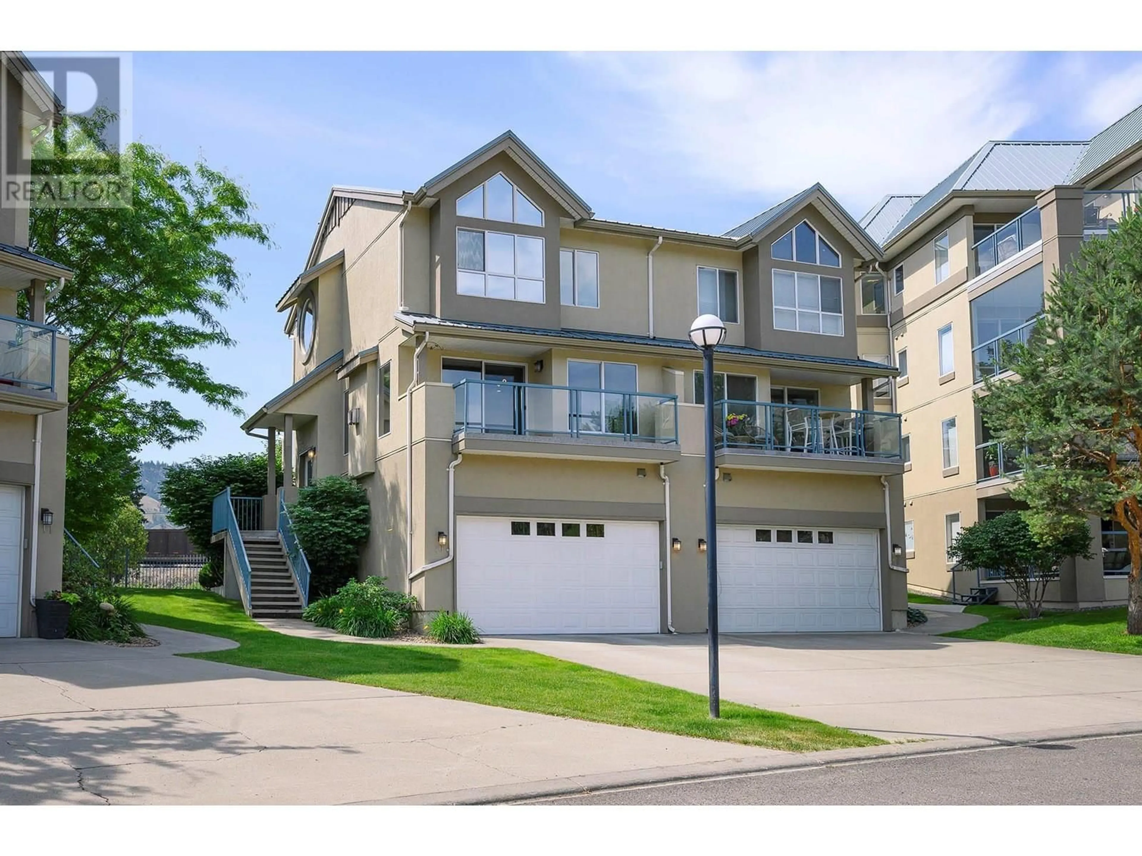 A pic from outside/outdoor area/front of a property/back of a property/a pic from drone, street for 10 - 970 LORNE STREET, Kamloops British Columbia V2C1W9