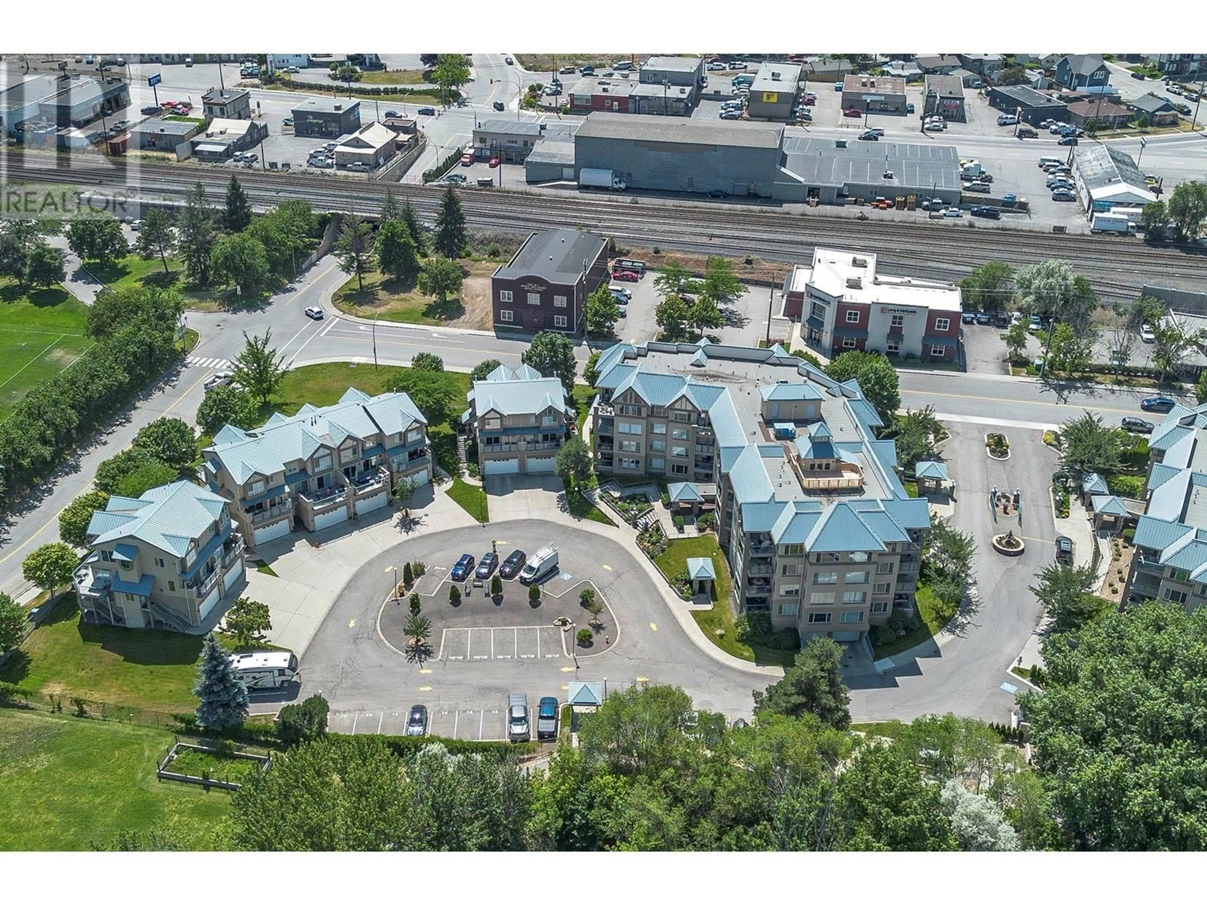 A pic from outside/outdoor area/front of a property/back of a property/a pic from drone, unknown for 10 - 970 LORNE STREET, Kamloops British Columbia V2C1W9