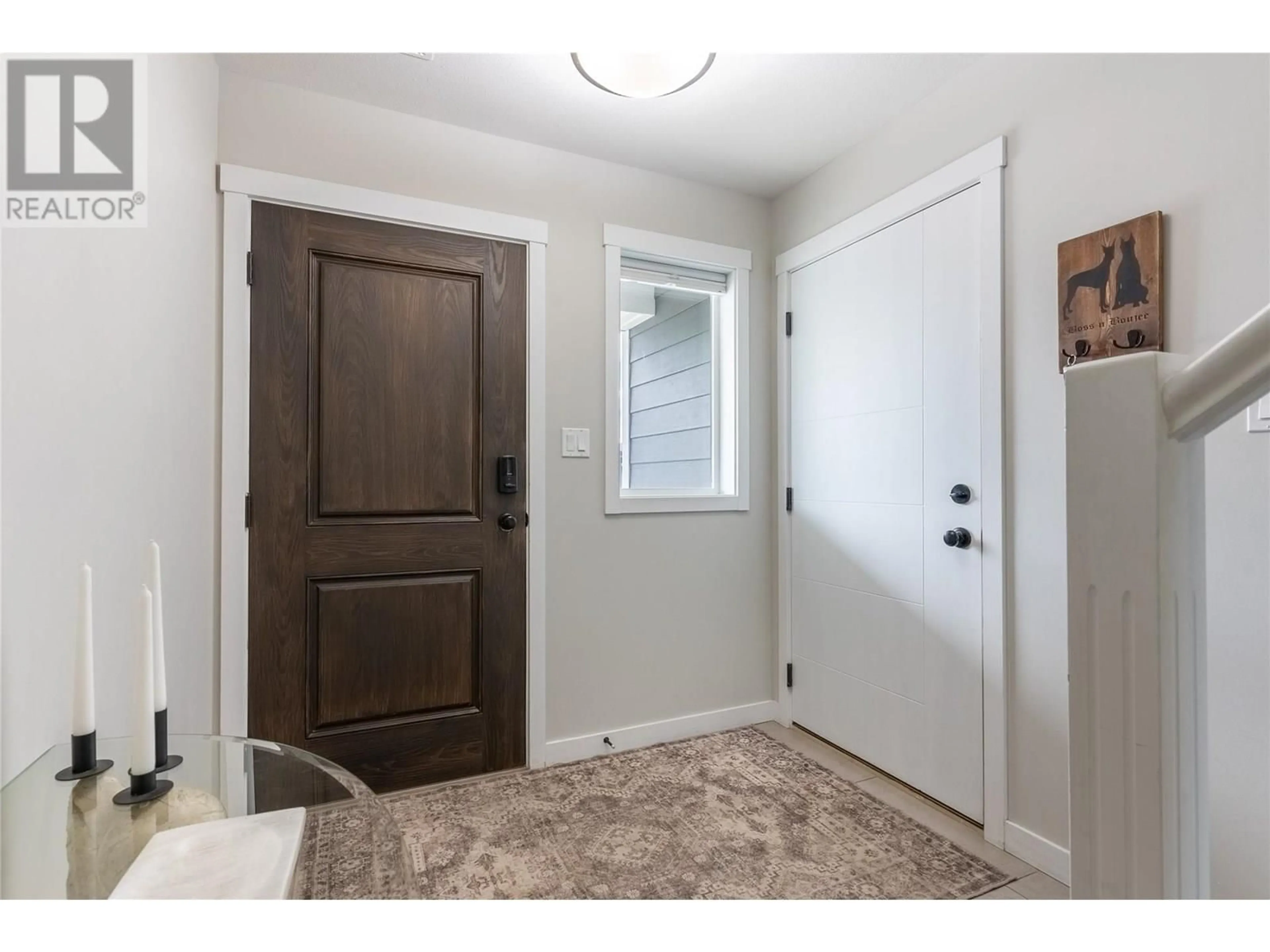 Indoor entryway for 2121 DOUBLETREE CRESCENT, Kamloops British Columbia V2B0E9