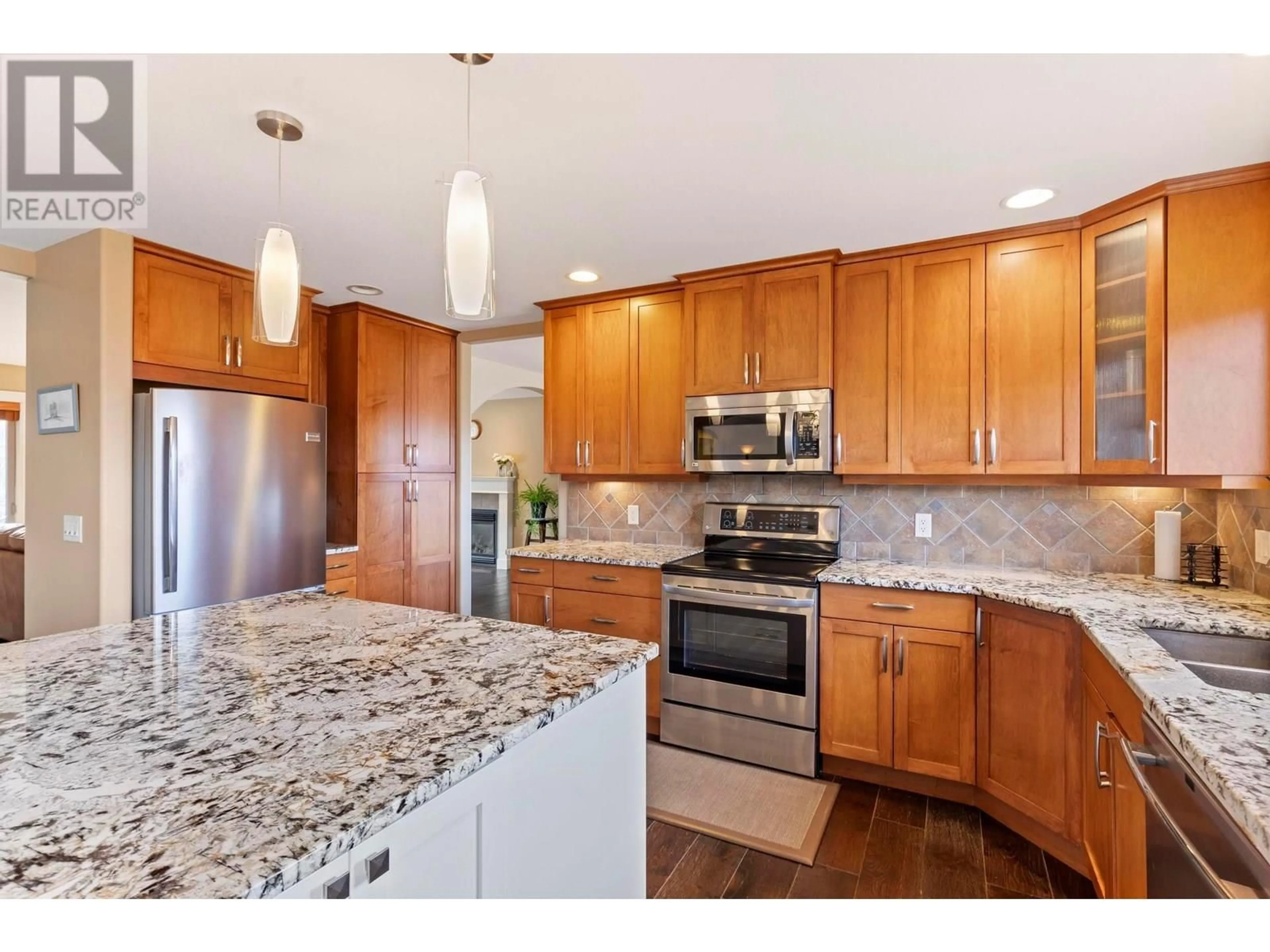 Open concept kitchen, ceramic/tile floor for 524 CURLEW DRIVE, Kelowna British Columbia V1W4M2