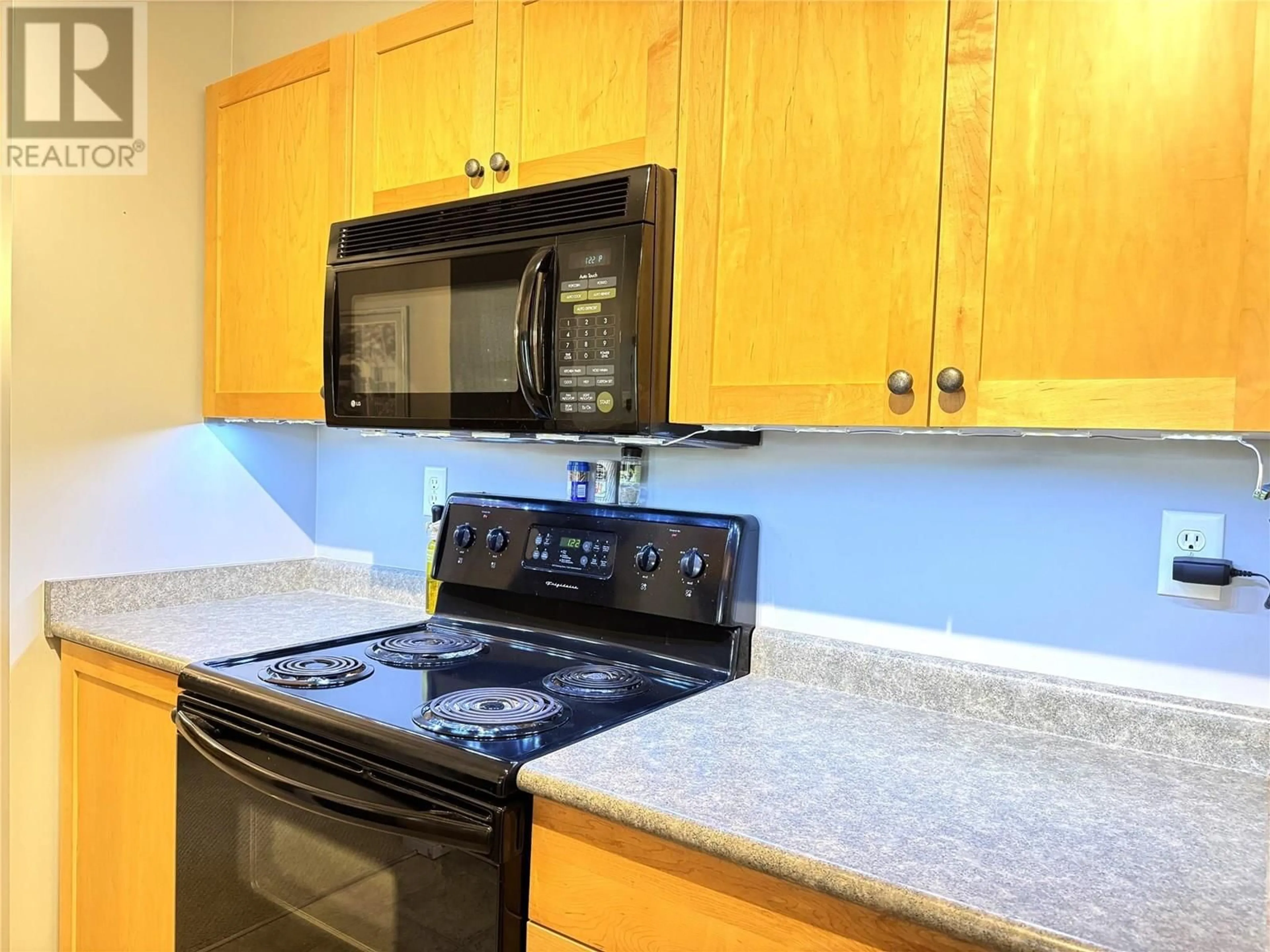 Standard kitchen, unknown for 207 - 4765 FORSTERS LANDING ROAD, Radium Hot Springs British Columbia V0A1M0