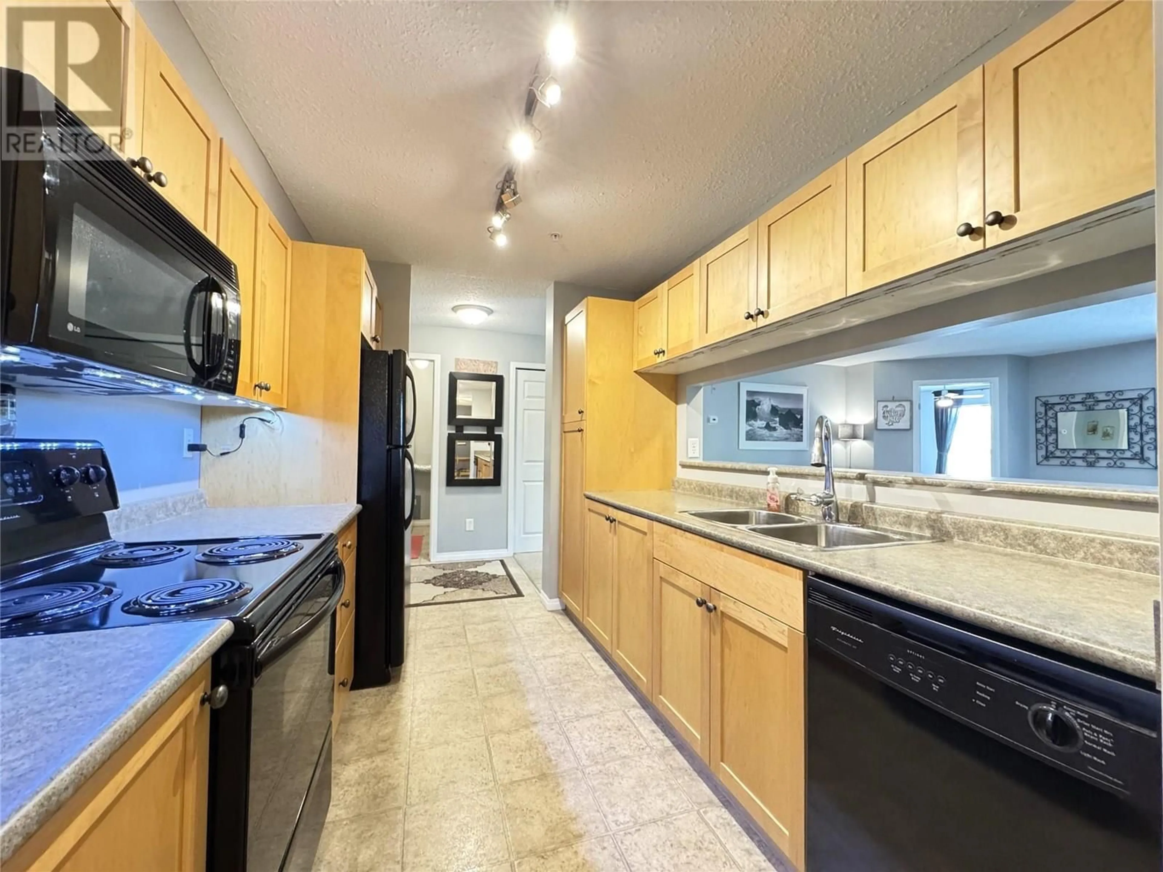 Standard kitchen, unknown for 207 - 4765 FORSTERS LANDING ROAD, Radium Hot Springs British Columbia V0A1M0