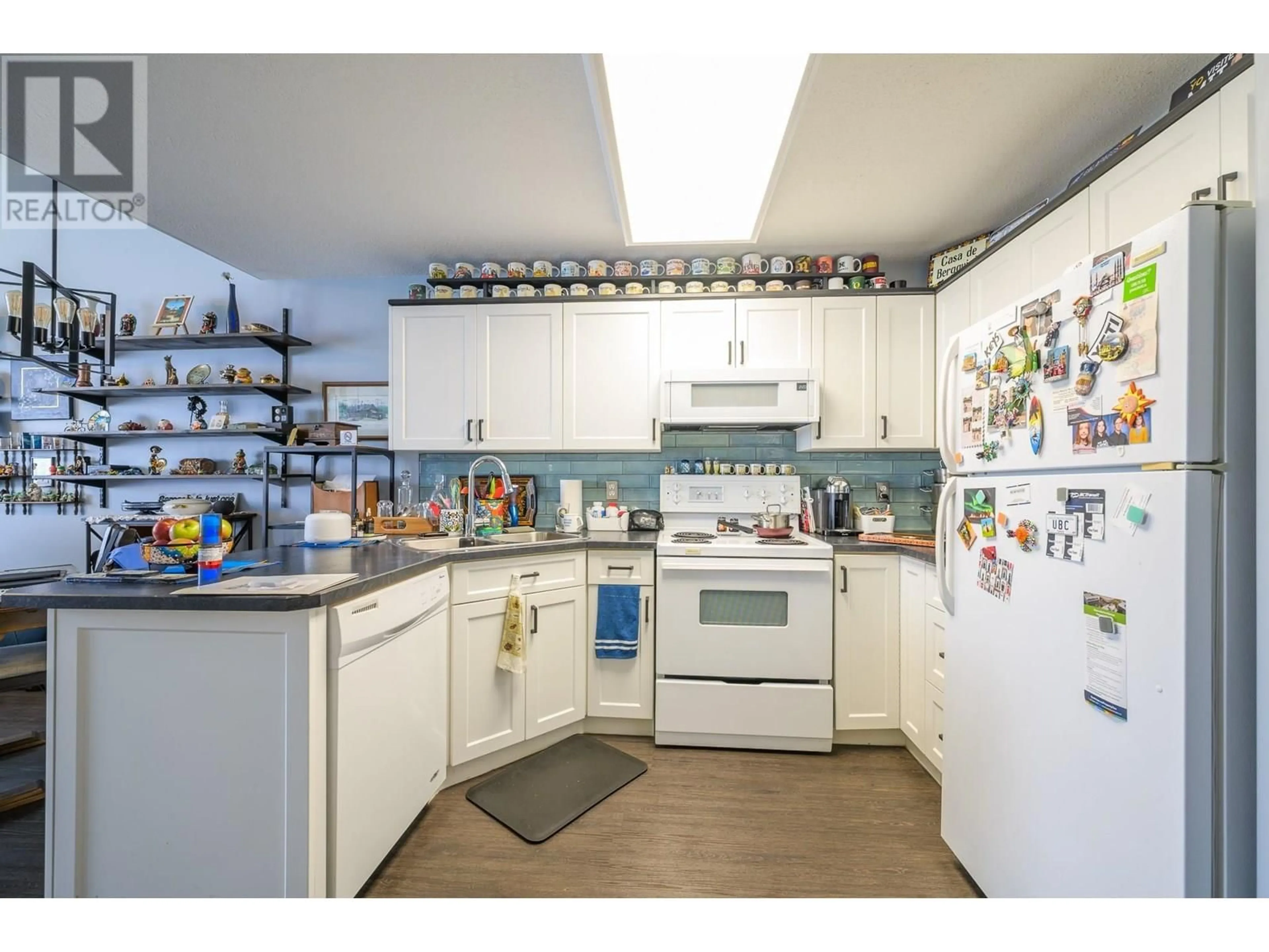 Standard kitchen, unknown for 414 - 554 SEYMOUR STREET, Kamloops British Columbia V2C2G9
