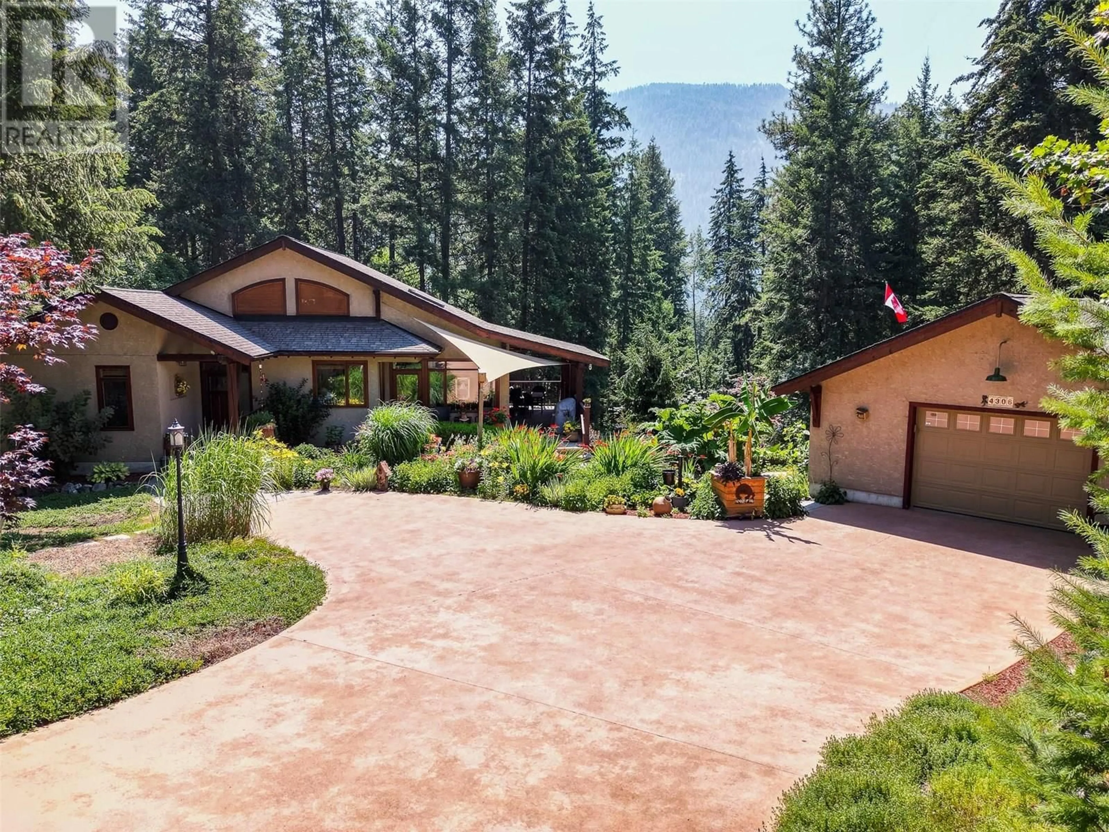 A pic from outside/outdoor area/front of a property/back of a property/a pic from drone, mountain view for 4306 VIEW RIDGE ROAD, Nelson British Columbia V0G2G3
