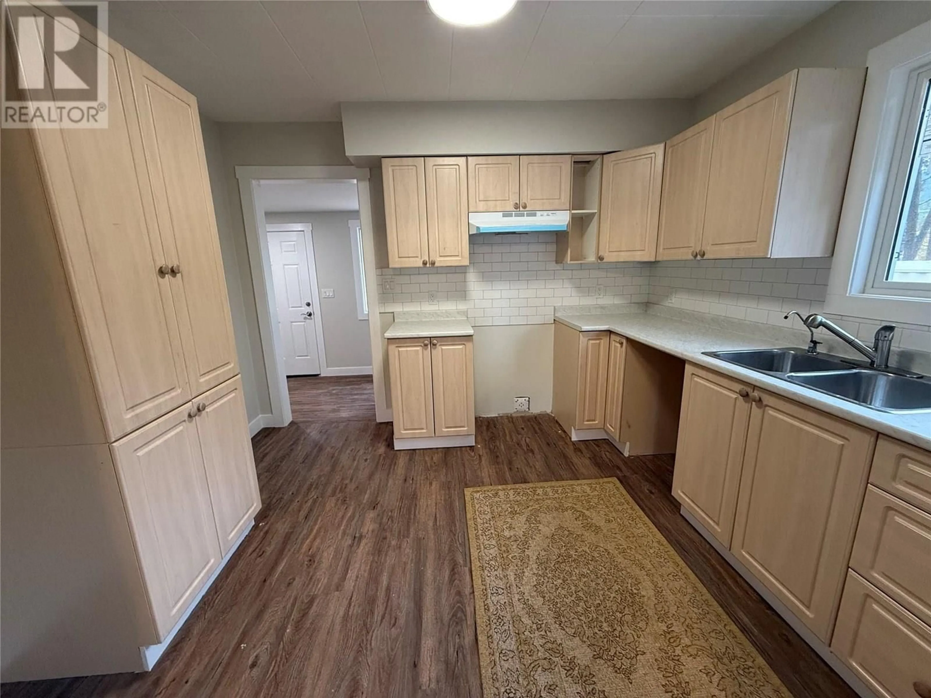 Standard kitchen, wood/laminate floor for 8127 DONALDSON DRIVE, Grand Forks British Columbia V0H1H2
