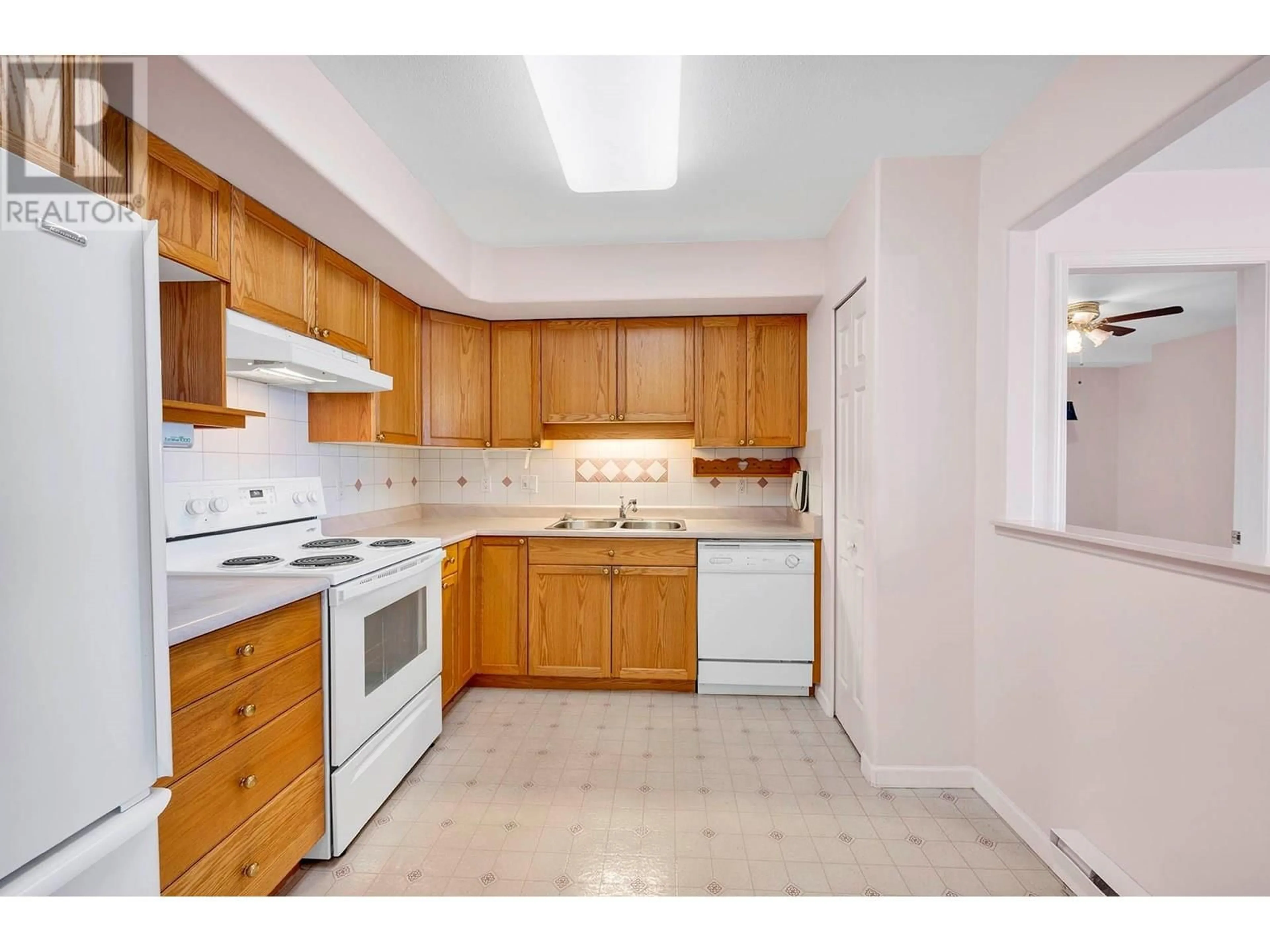 Standard kitchen, unknown for 407 - 860 NICOLANI DRIVE, Kamloops British Columbia V2B5B3