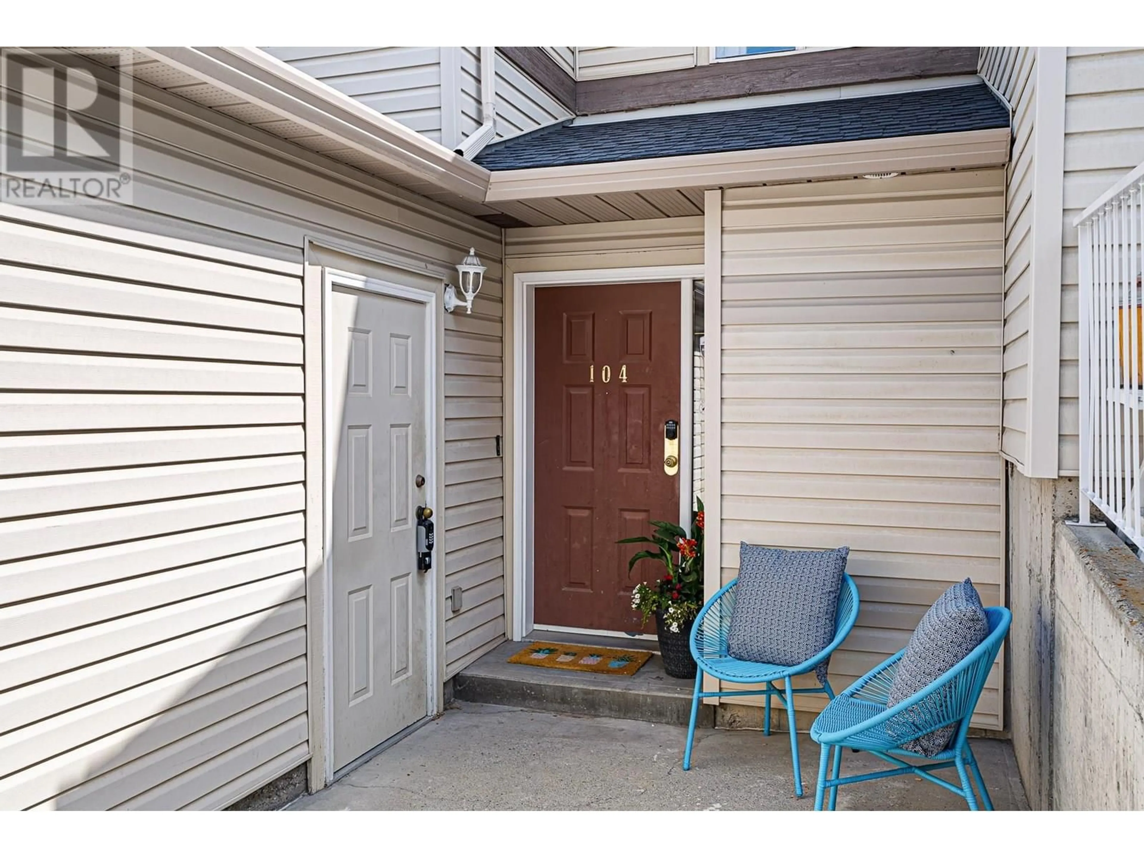 Indoor entryway for 104 - 1990 PACIFIC WAY, Kamloops British Columbia V1S1W3