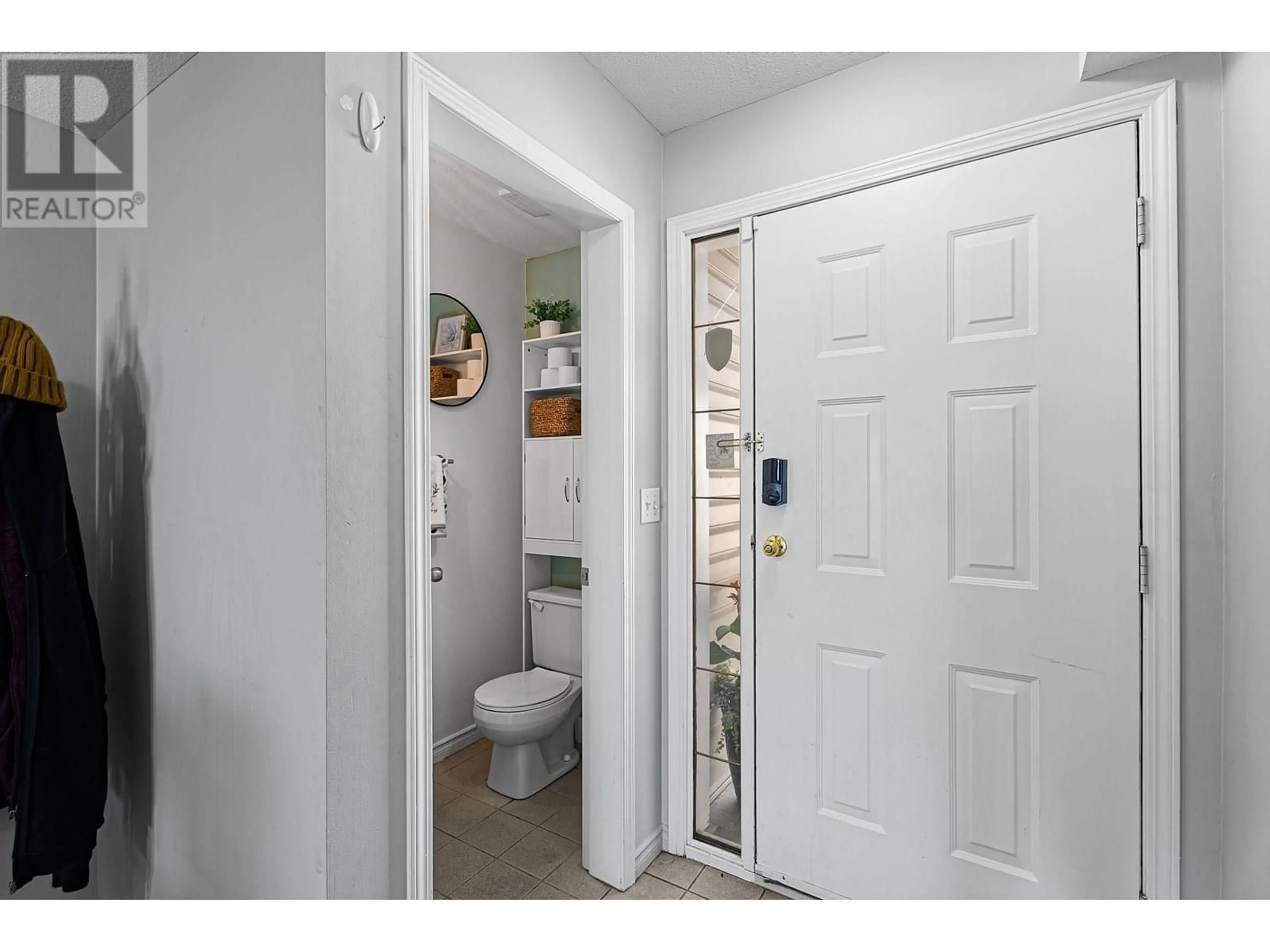 Indoor entryway for 104 - 1990 PACIFIC WAY, Kamloops British Columbia V1S1W3