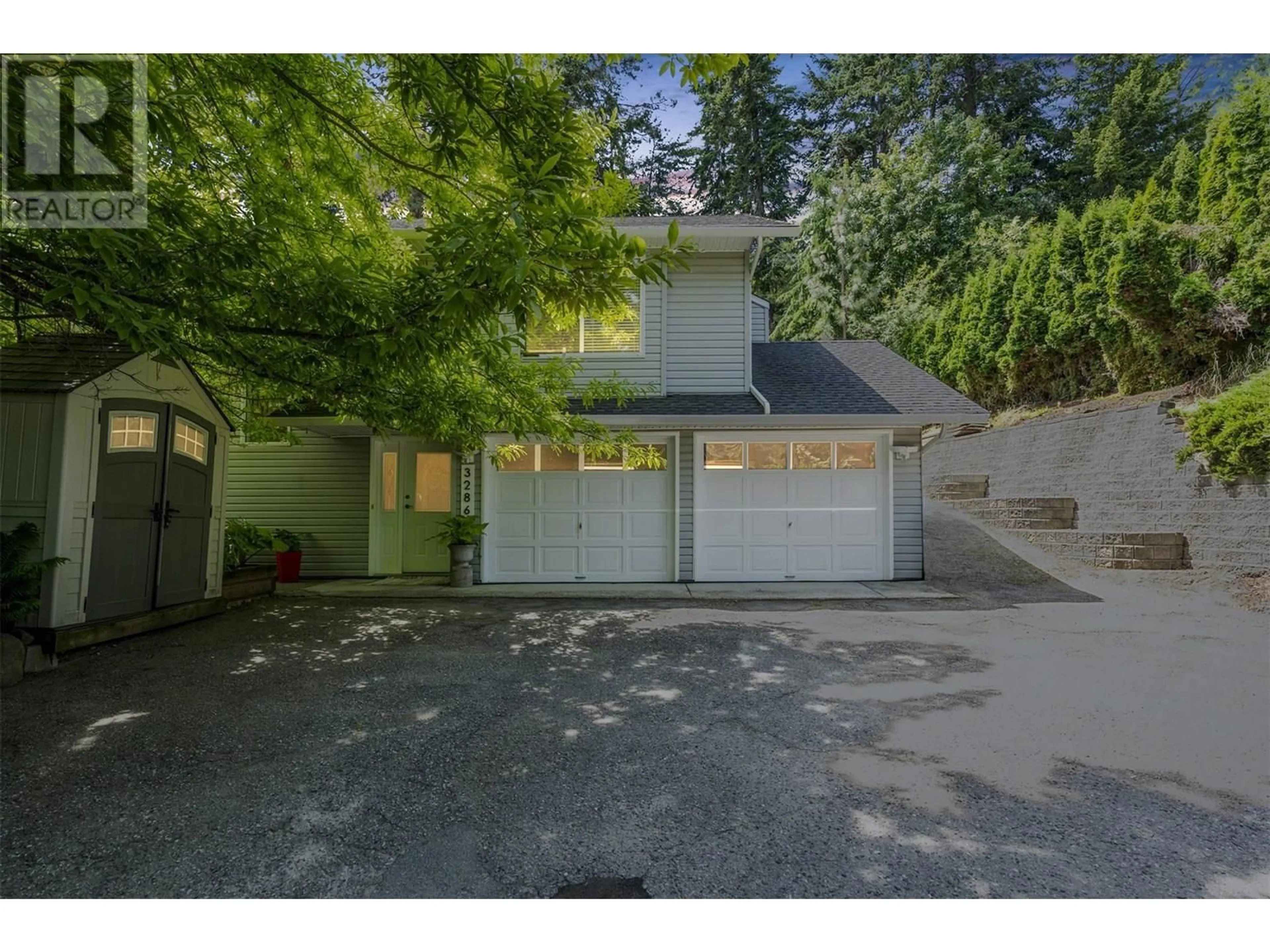 Indoor garage for 3286 MCROBBIE ROAD, West Kelowna British Columbia V4T1G1