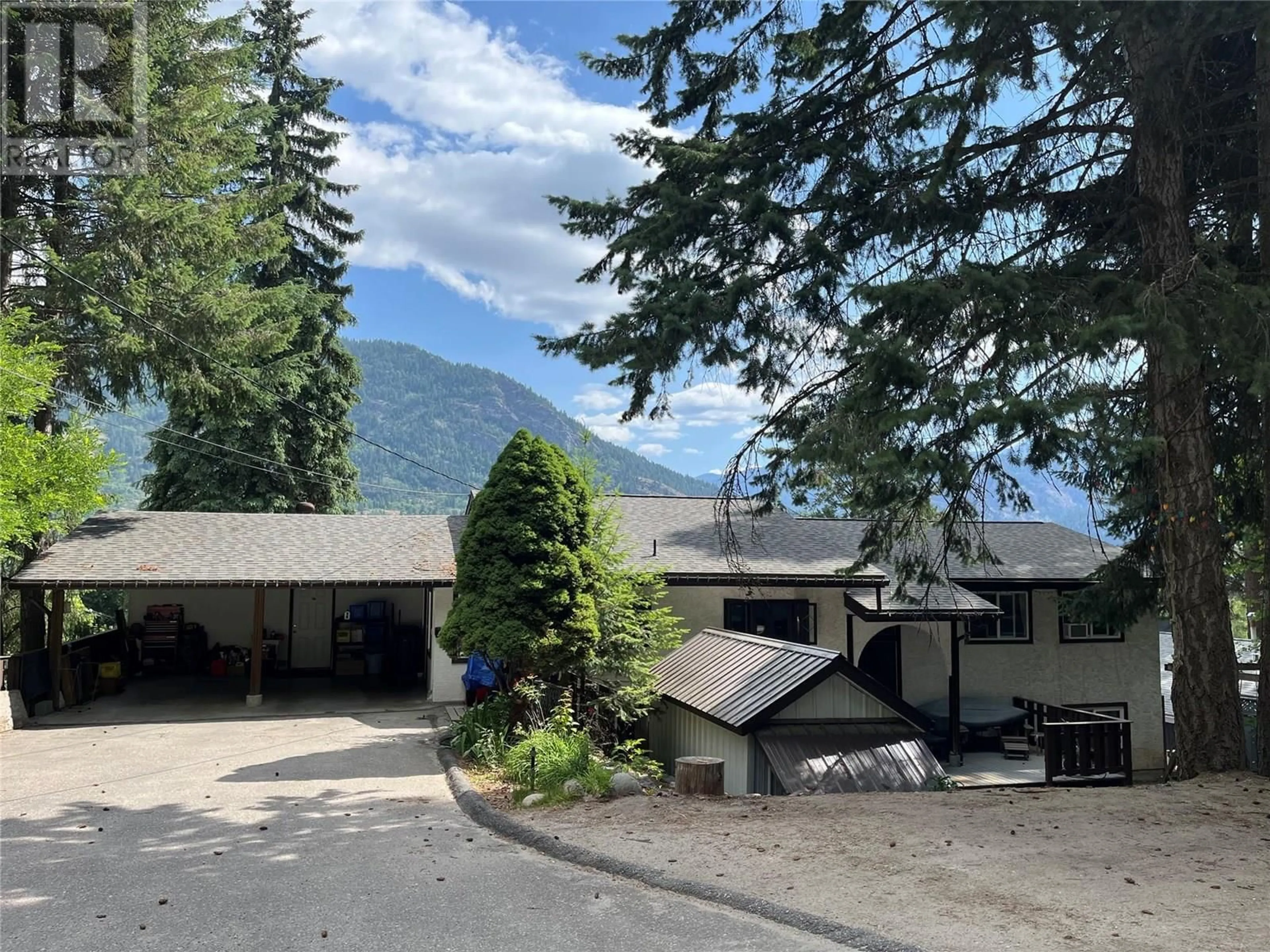 A pic from outside/outdoor area/front of a property/back of a property/a pic from drone, mountain view for 801 LYNNWOOD CRESCENT, Castlegar British Columbia V1N1E5