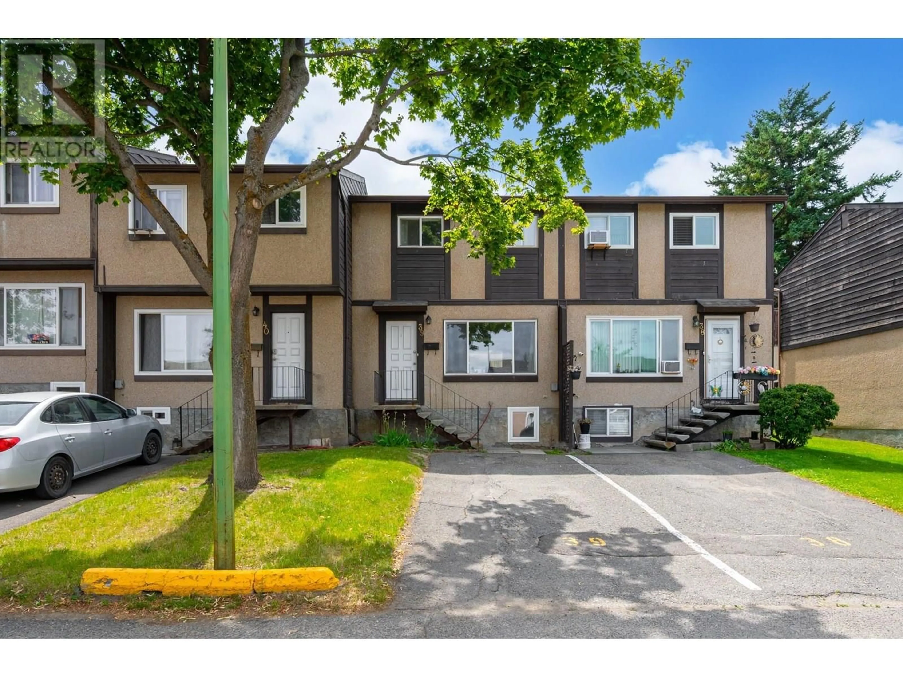 A pic from outside/outdoor area/front of a property/back of a property/a pic from drone, street for 39 - 1605 SUMMIT DRIVE, Kamloops British Columbia V2E2A5