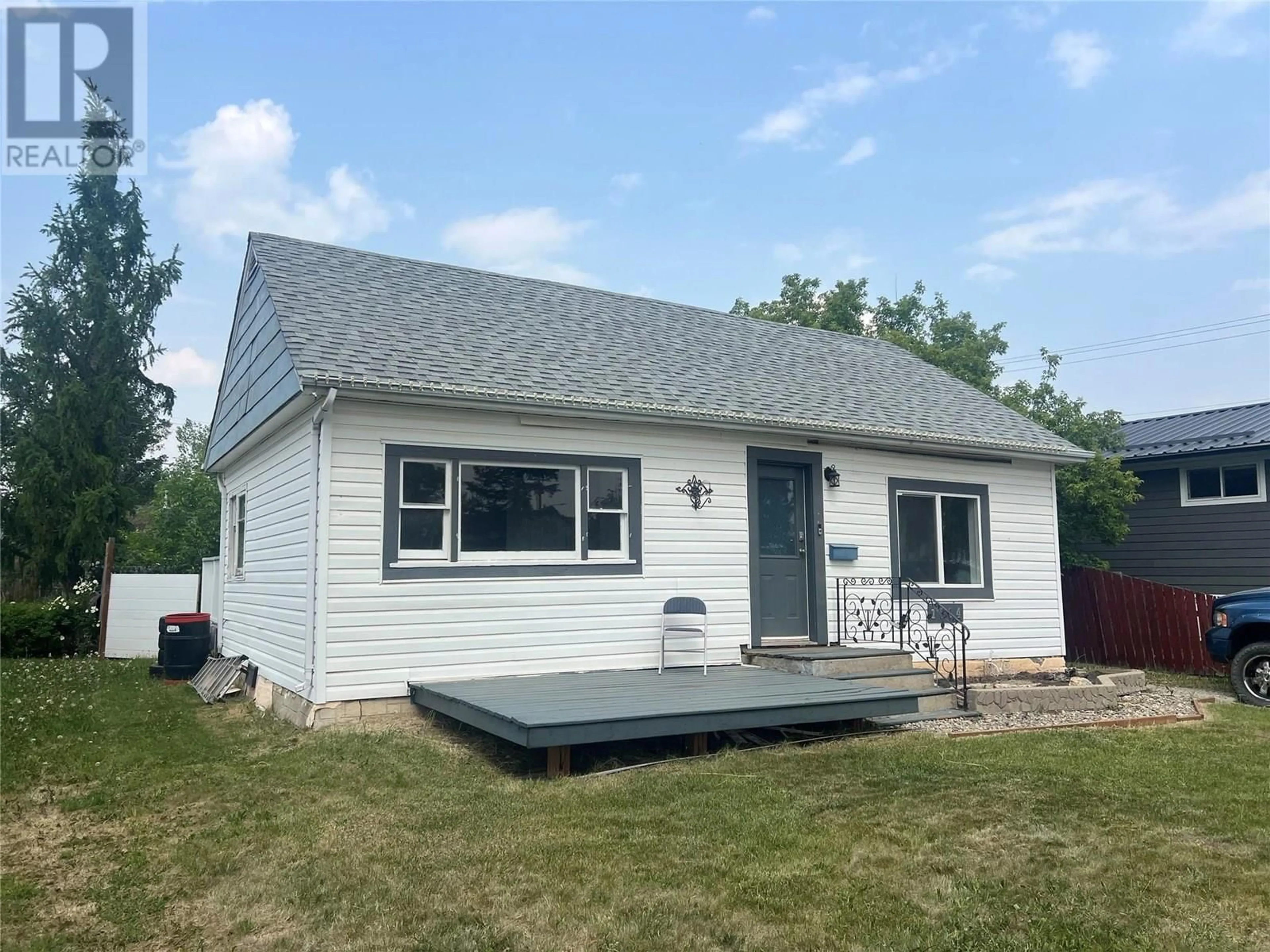 Home with vinyl exterior material, unknown for 1504 105 AVENUE, Dawson Creek British Columbia V1G2M4