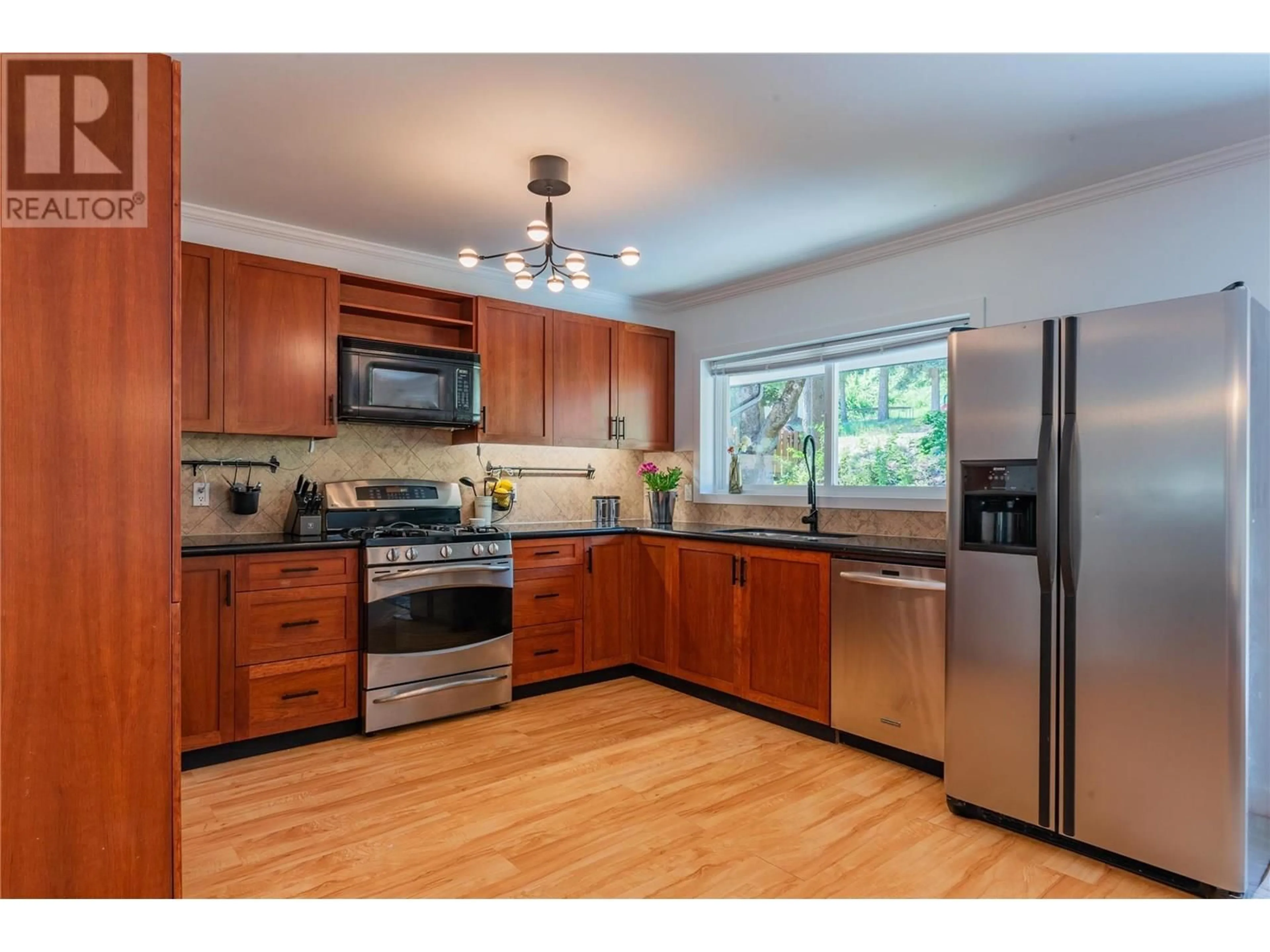 Standard kitchen, wood/laminate floor for 1845 THIRD STREET, Fruitvale British Columbia V0G1L0
