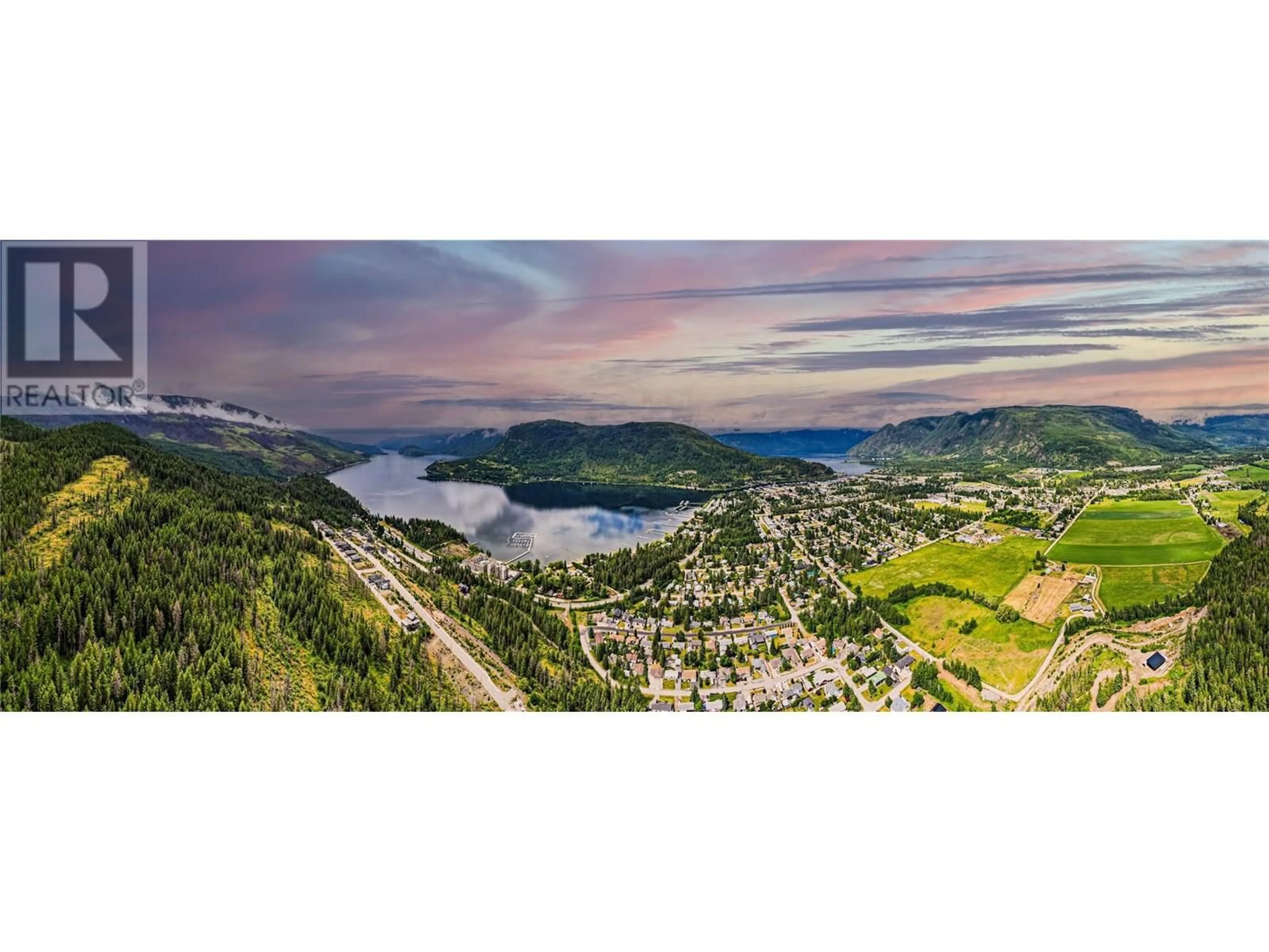 Blurry image for 402 OAK AVENUE, Sicamous British Columbia V0E2V1