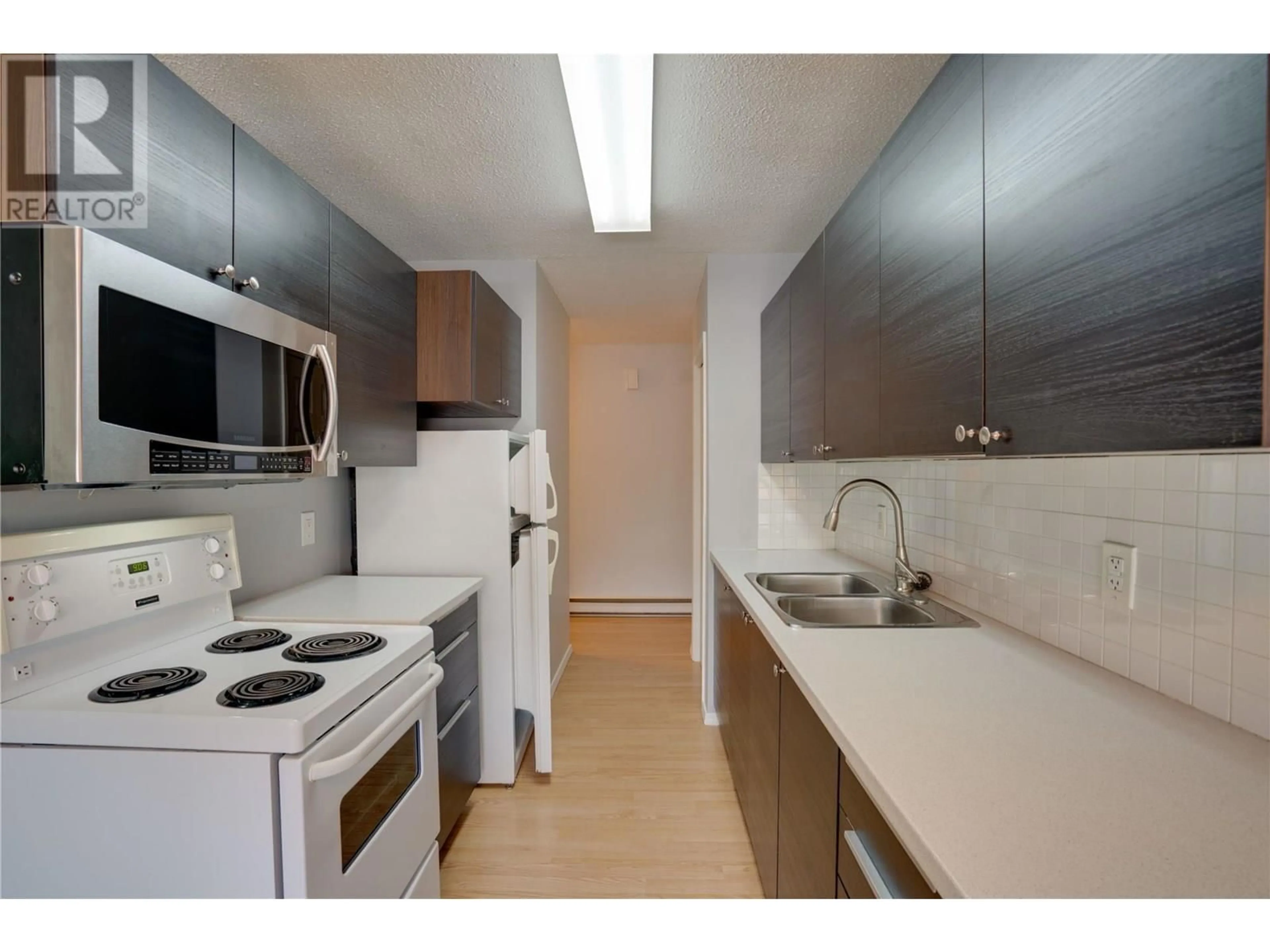 Standard kitchen, unknown for 204 - 4101 ALEXIS PARK DRIVE, Vernon British Columbia V1T6H2