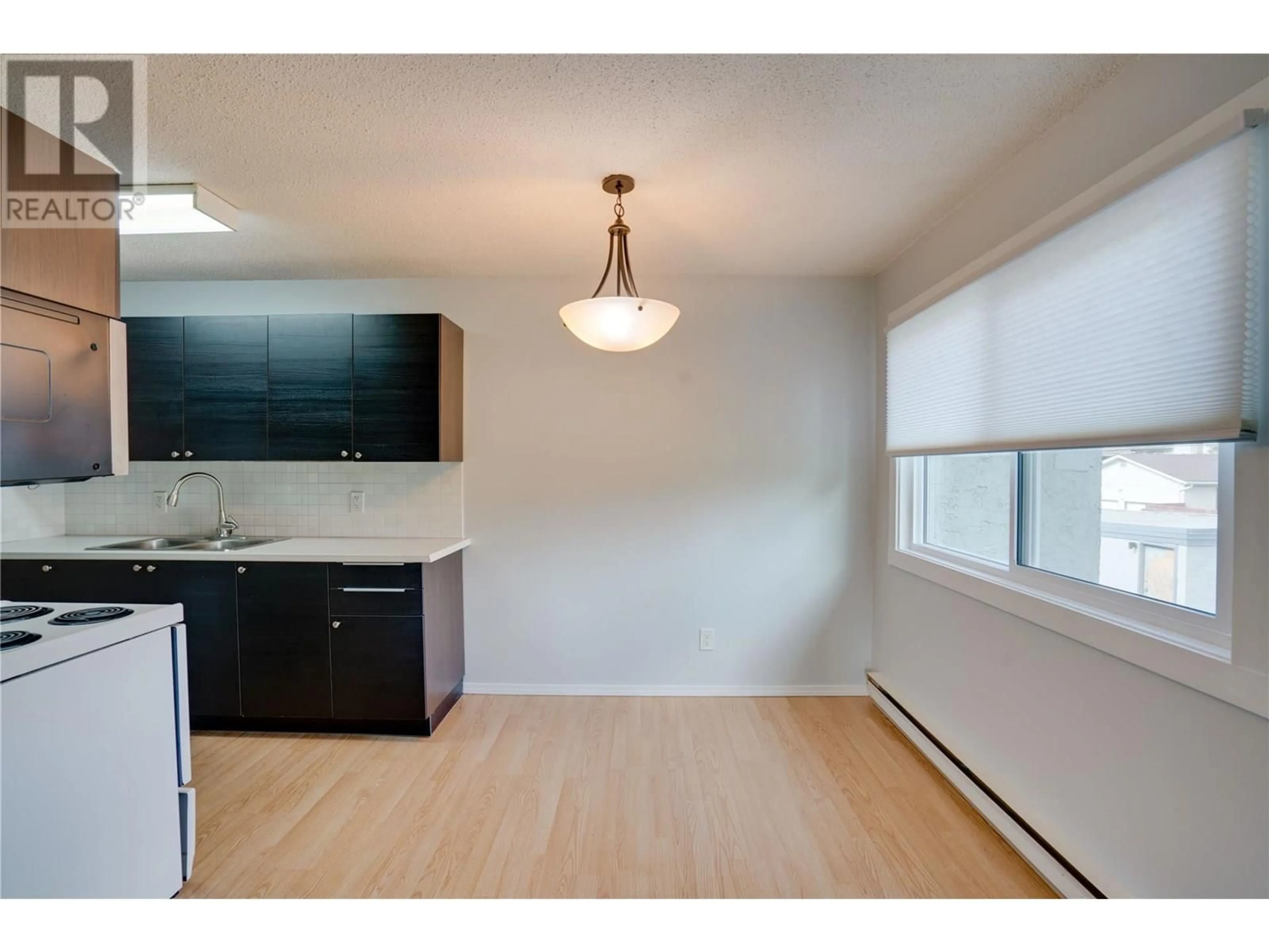 Unknown for 204 - 4101 ALEXIS PARK DRIVE, Vernon British Columbia V1T6H2
