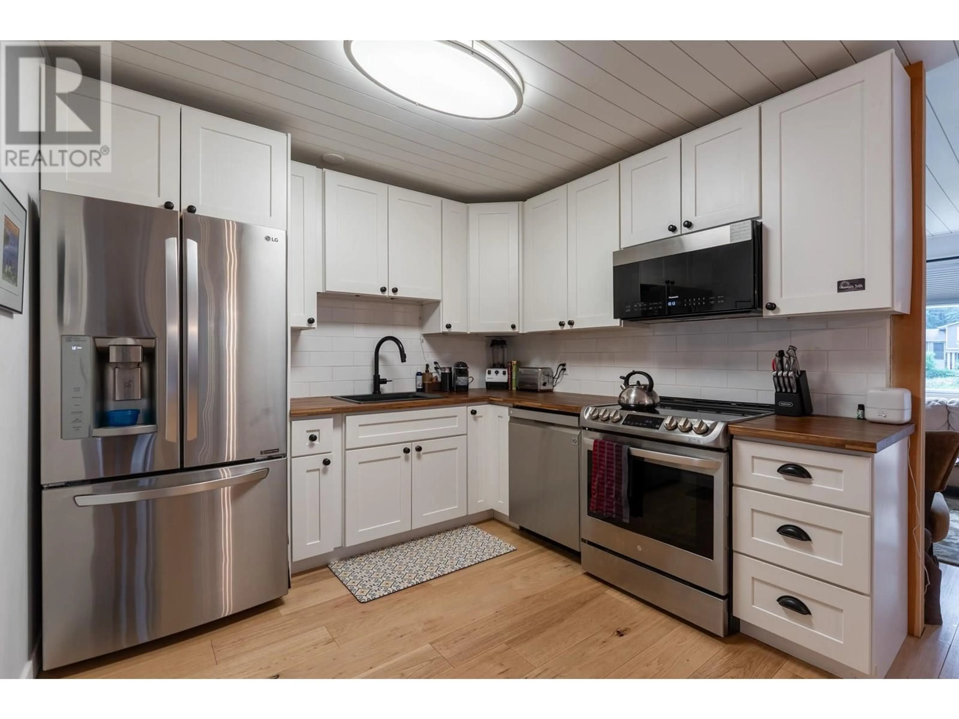 Standard kitchen, wood/laminate floor for 740 MCCLURE ROAD, Kelowna British Columbia V1W1M3
