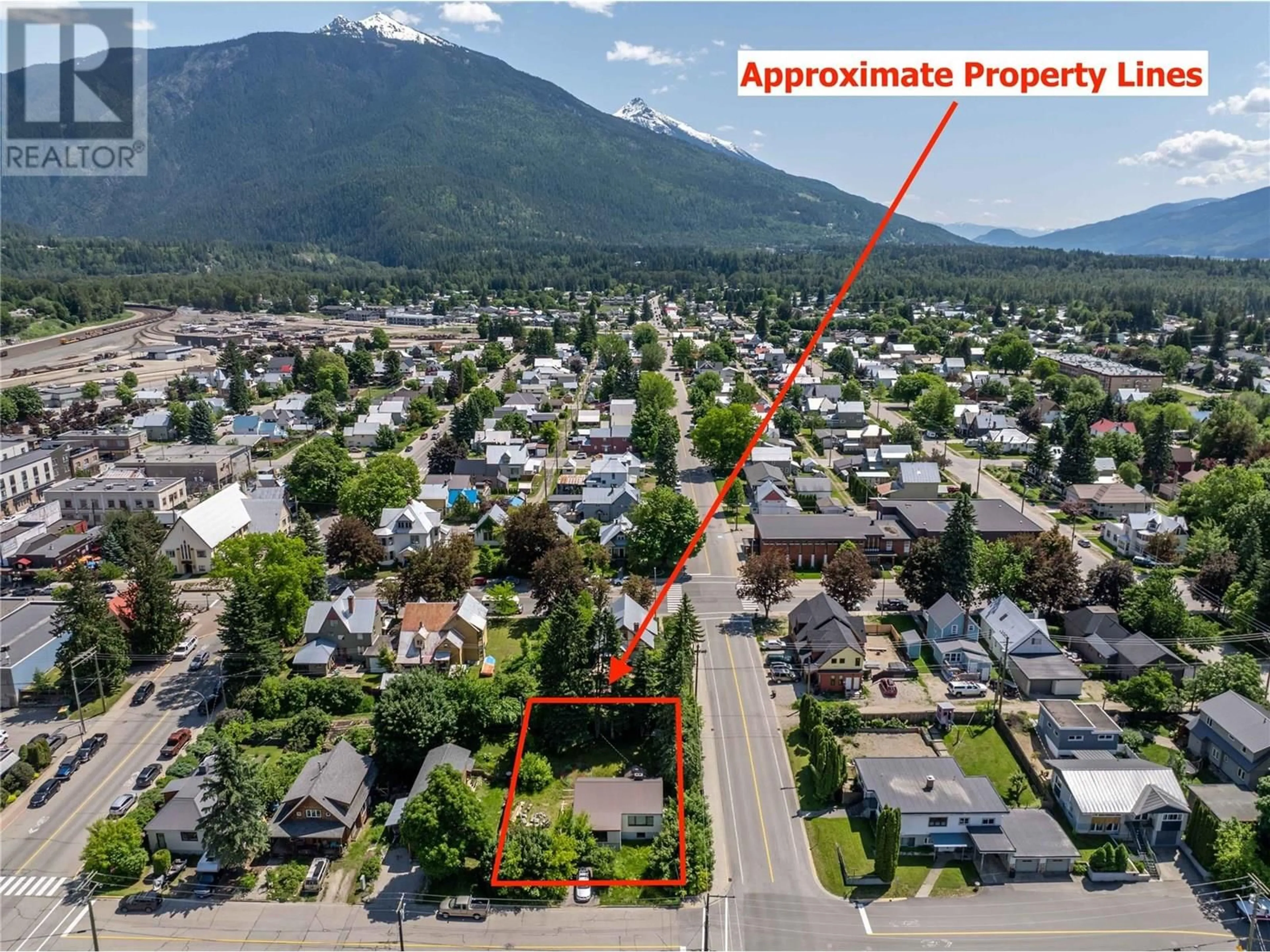 A pic from outside/outdoor area/front of a property/back of a property/a pic from drone, mountain view for 416 CONNAUGHT AVENUE, Revelstoke British Columbia V0E2S0