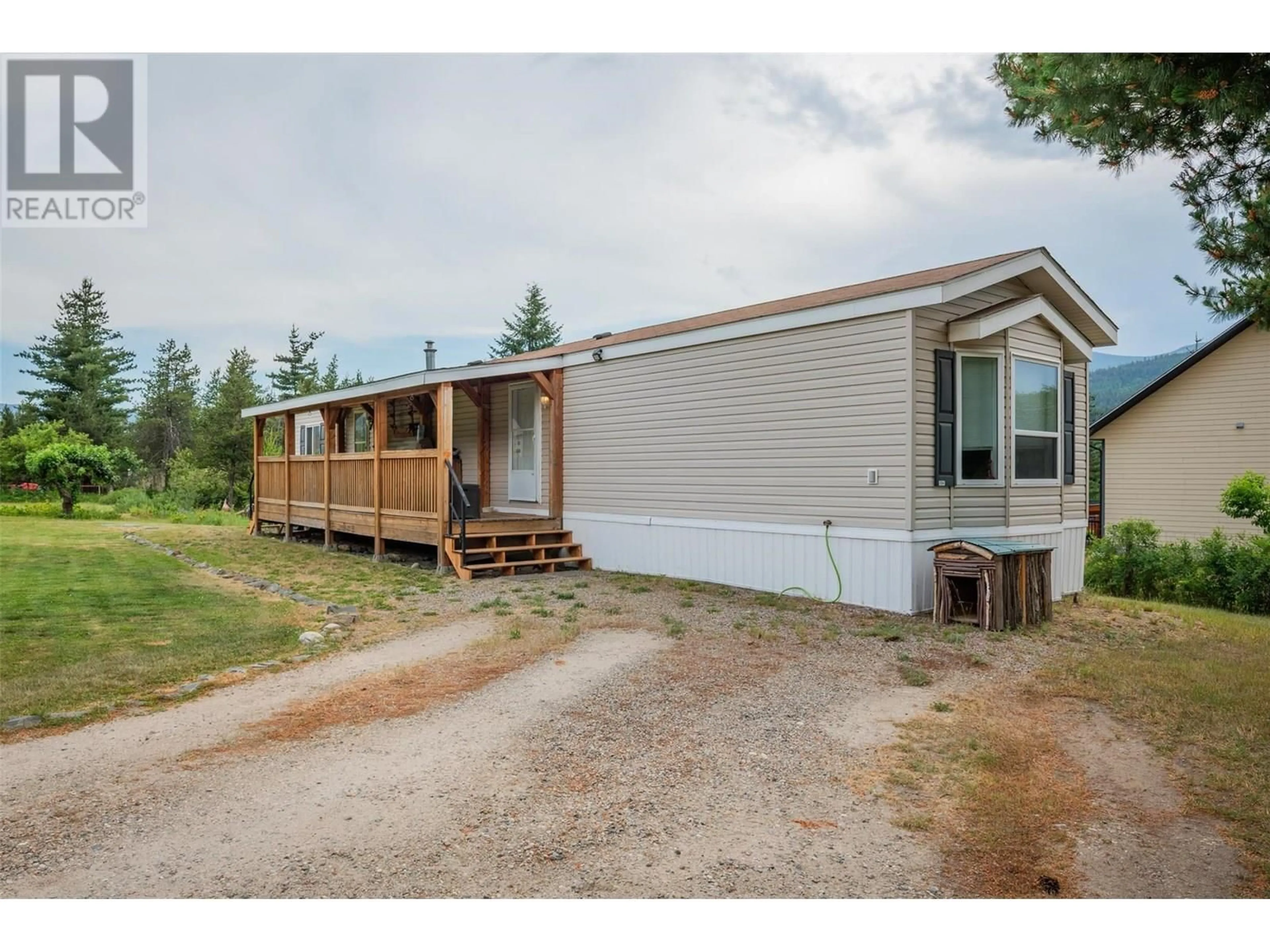 Home with vinyl exterior material, unknown for 976 WATERLOO ROAD, Castlegar British Columbia V1N4M3