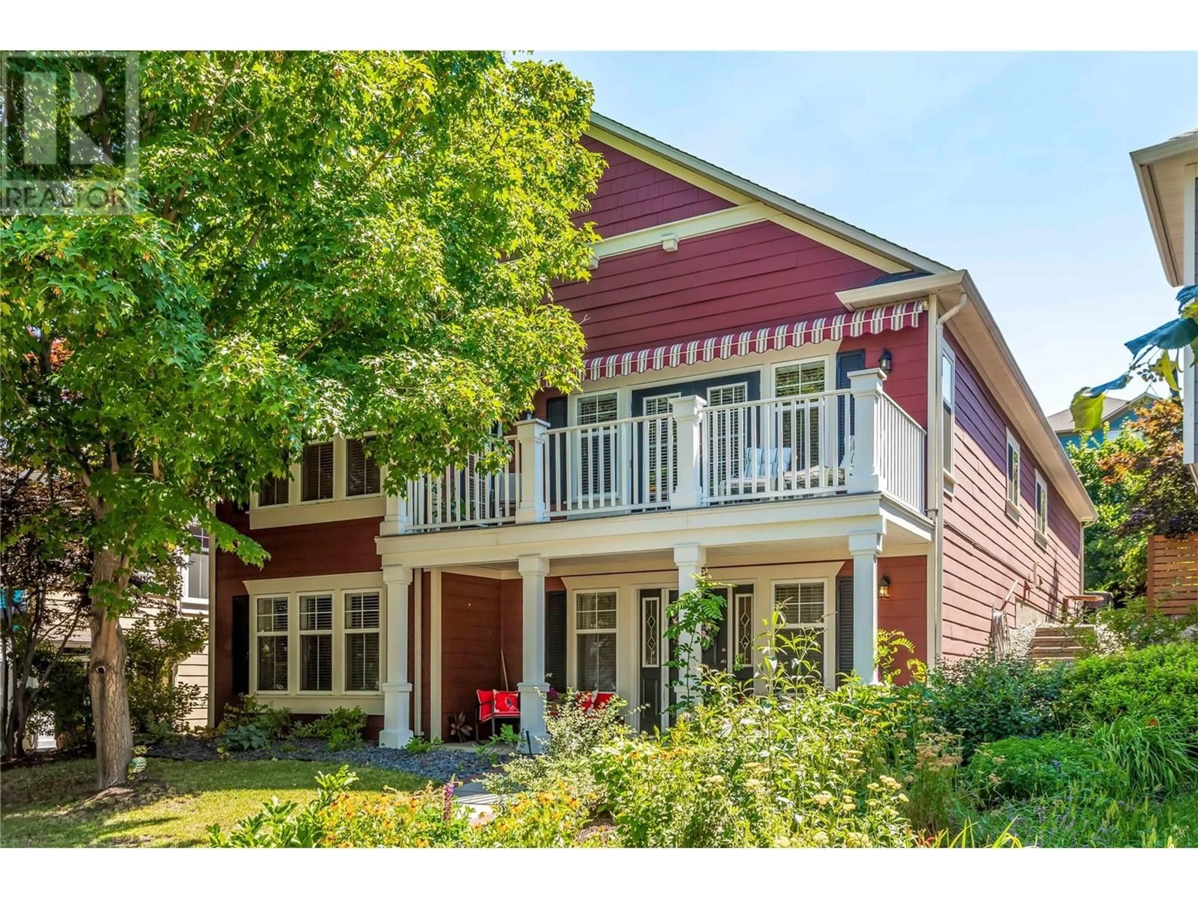 Home with vinyl exterior material, street for 389 MCCARREN AVENUE, Kelowna British Columbia V1W4W3