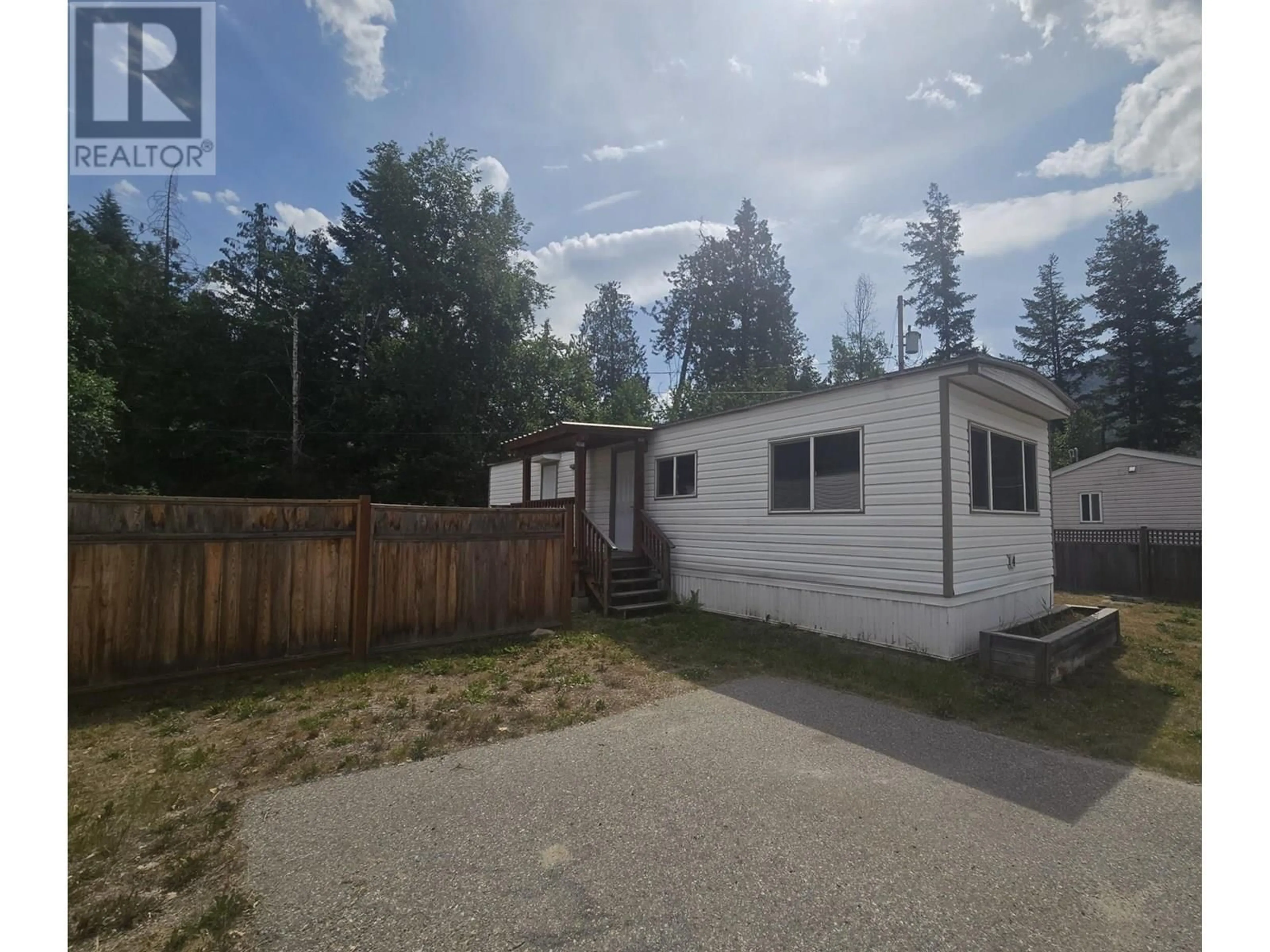Shed for 4 - 4029 BROADWATER ROAD, Robson British Columbia V1N4V6