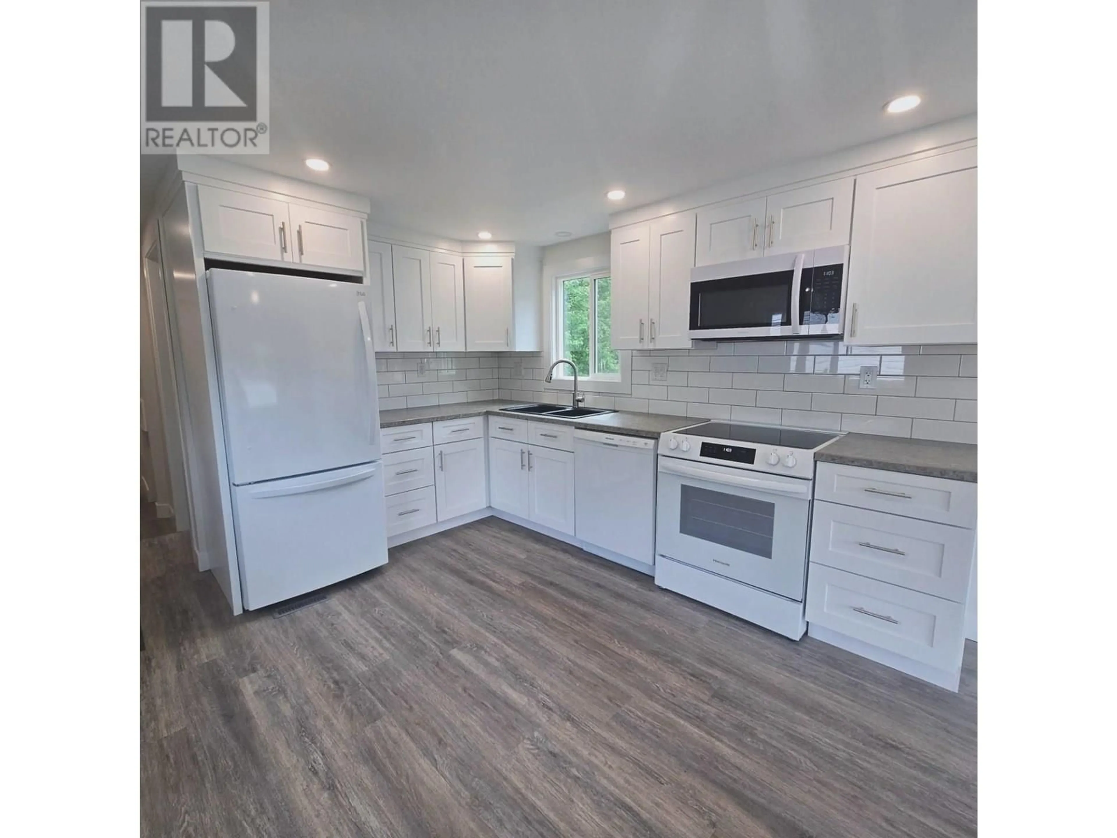Open concept kitchen, unknown for 4 - 4029 BROADWATER ROAD, Robson British Columbia V1N4V6