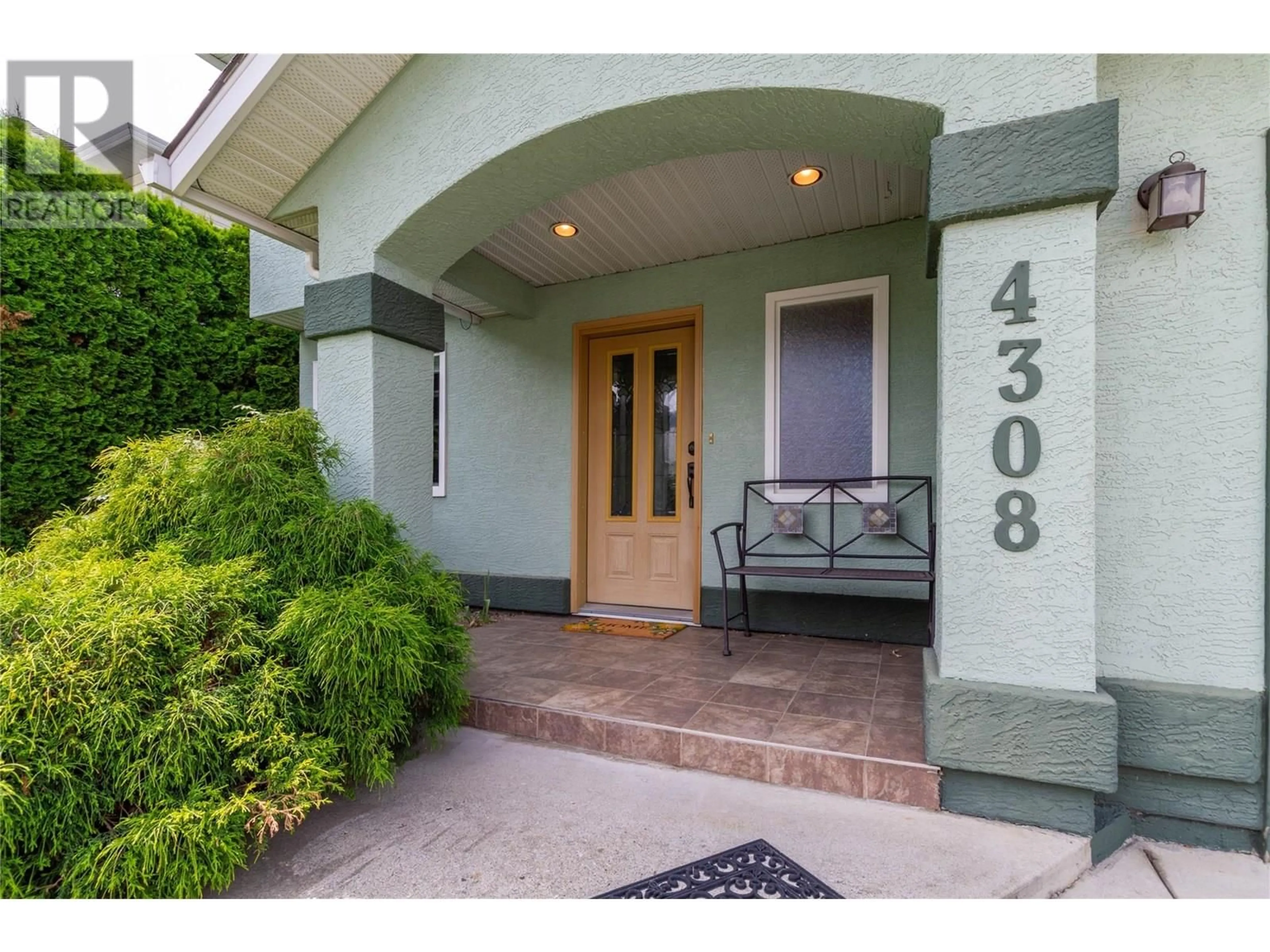 Indoor entryway for 4308 9 STREET, Vernon British Columbia V1T9K1