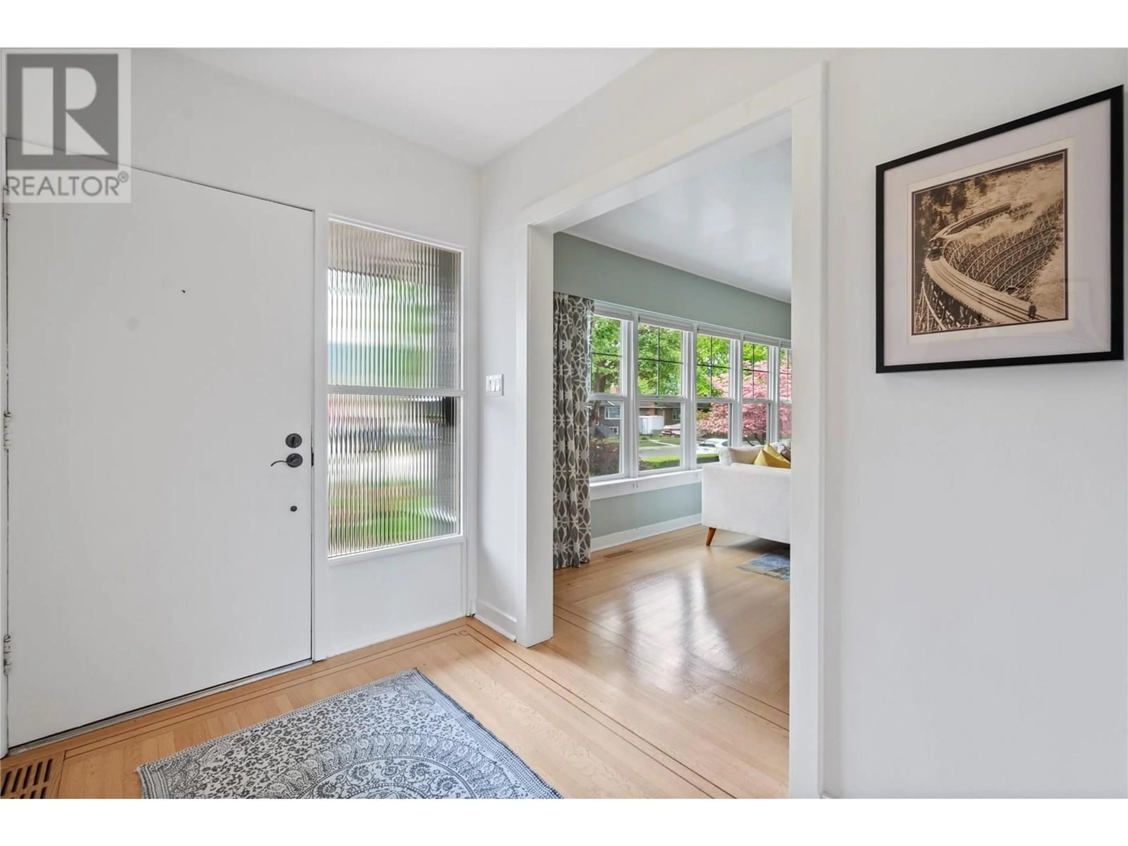 Indoor entryway for 403 WINDSOR AVENUE, Penticton British Columbia V2A2K5