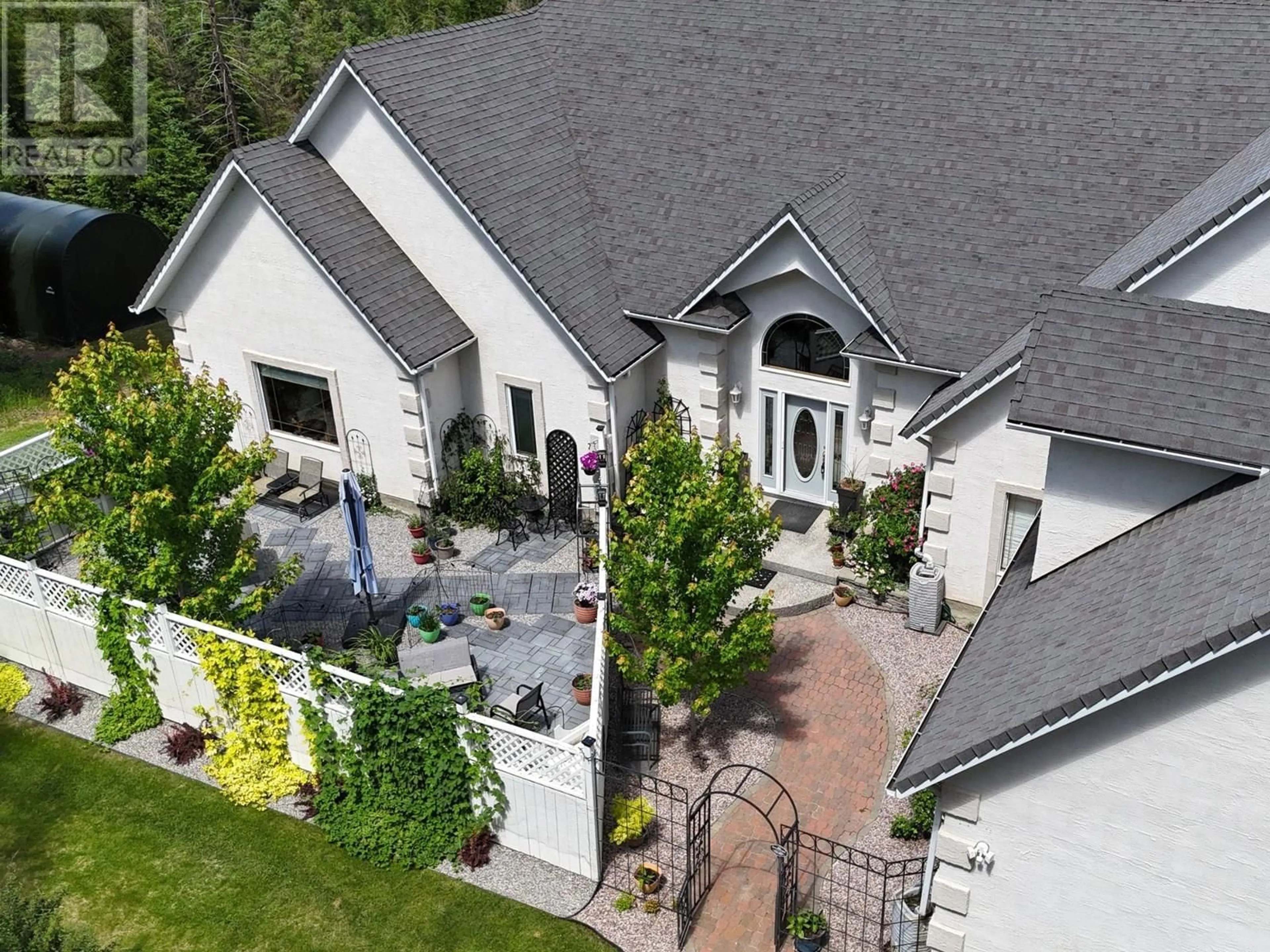A pic from outside/outdoor area/front of a property/back of a property/a pic from drone, street for 2028 25TH STREET SOUTH, Cranbrook British Columbia V1C6Y9