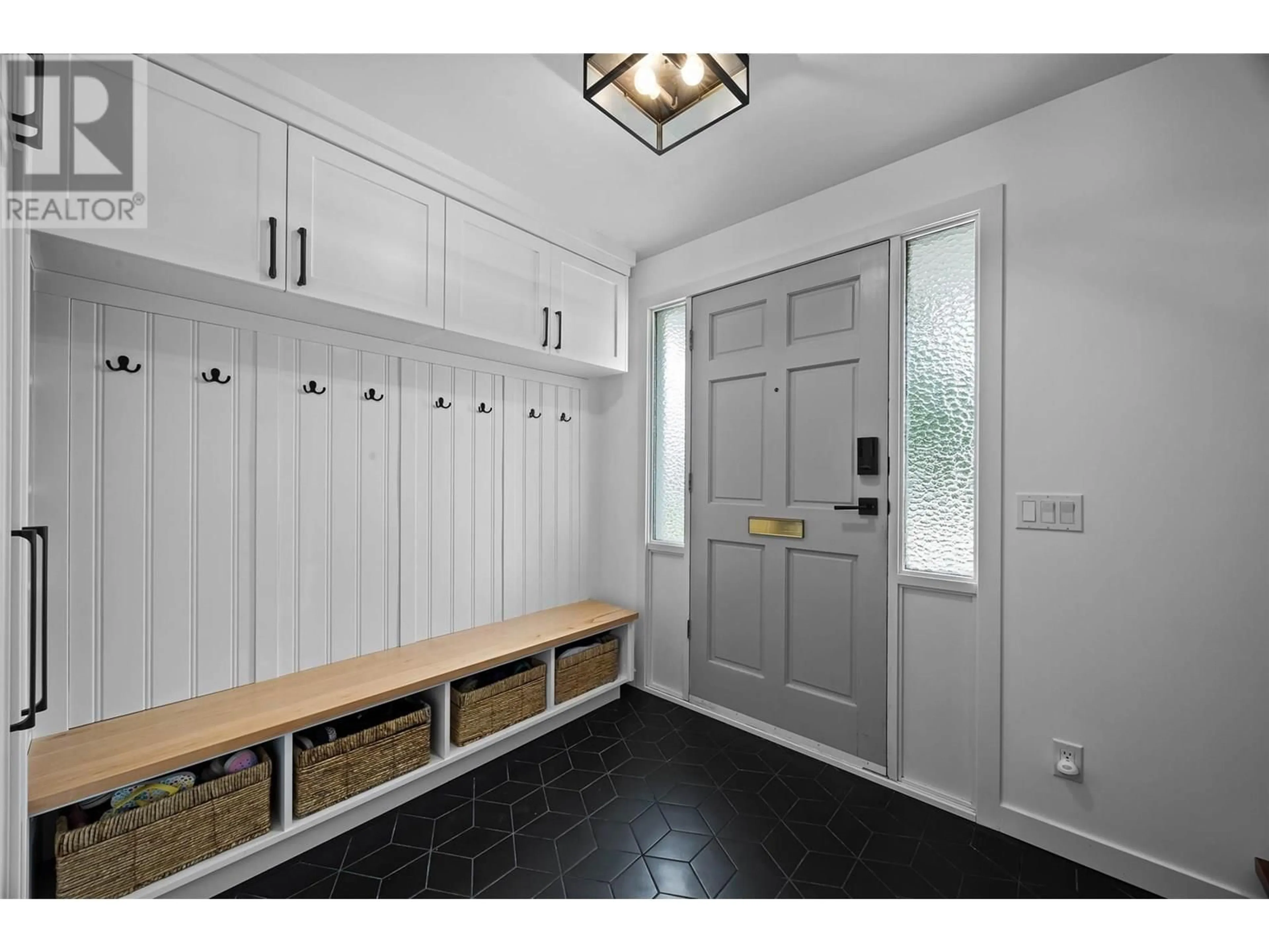 Indoor entryway for 2205 OMINECA DRIVE, Kamloops British Columbia V2E1S8