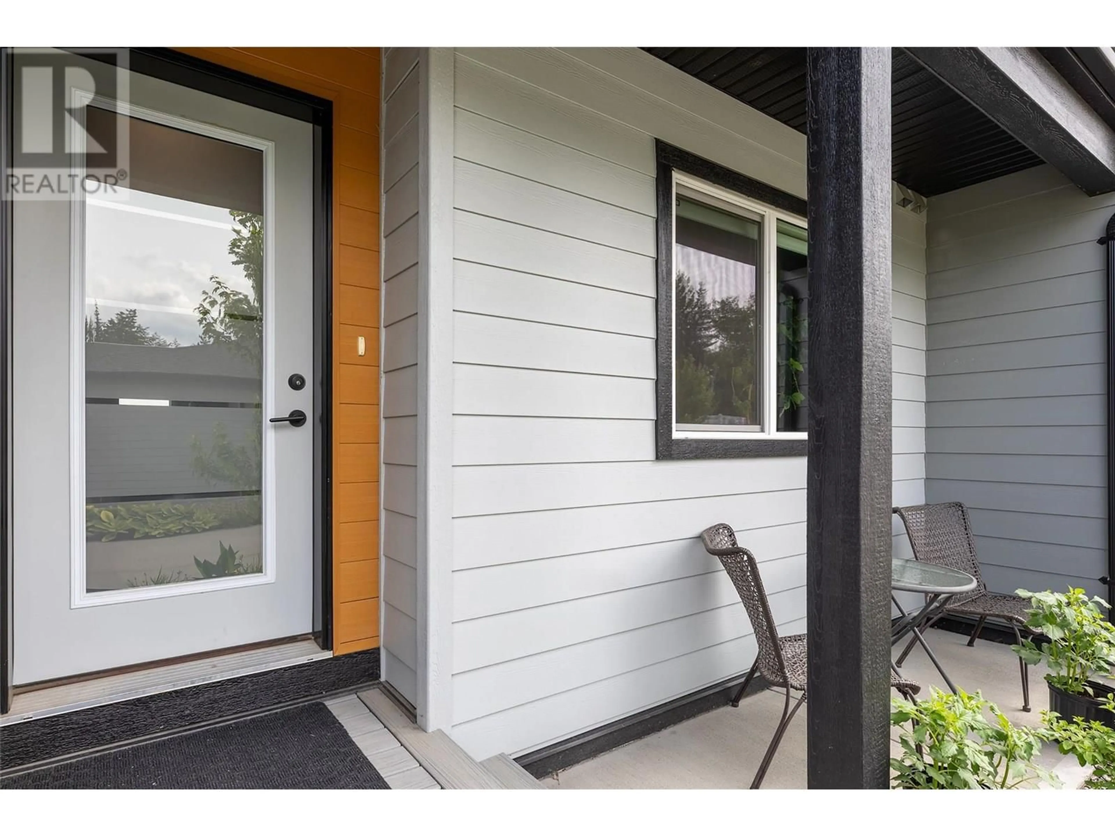Indoor entryway for 25 - 2810 15 AVENUE NORTHEAST, Salmon Arm British Columbia V1E0G2