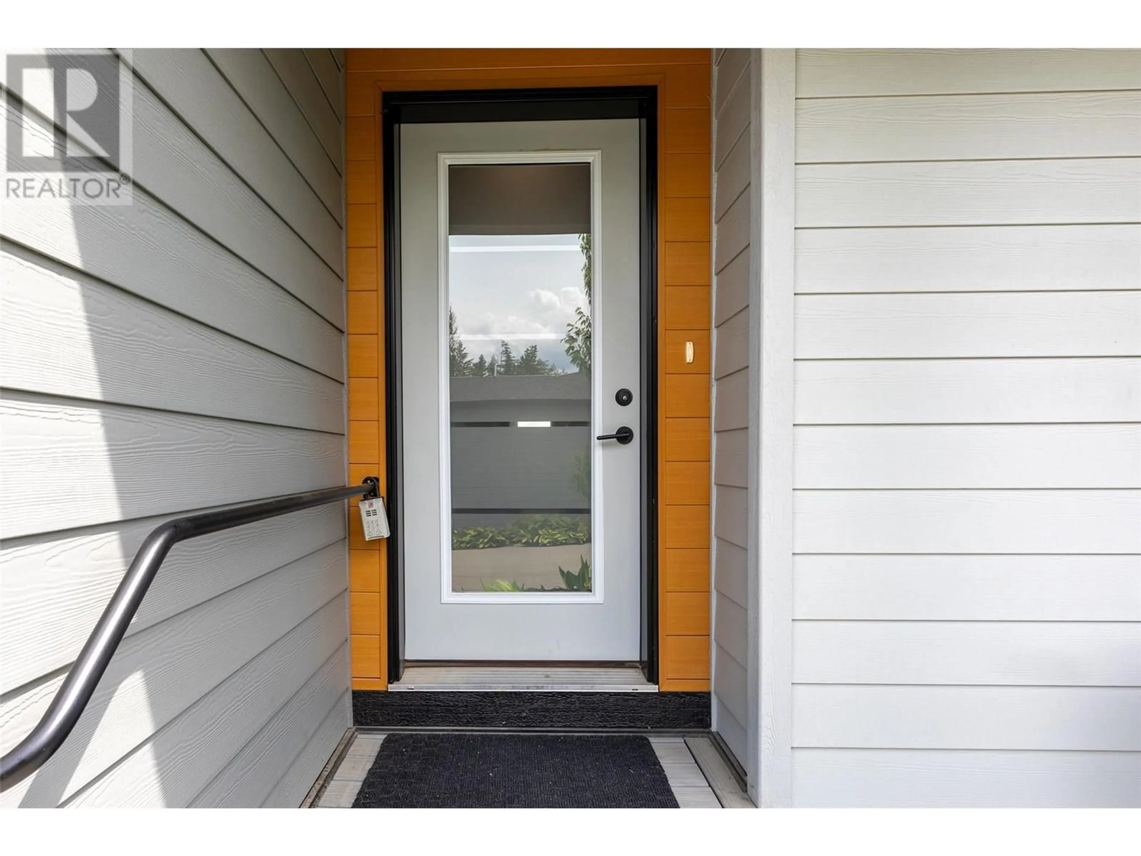 Indoor entryway for 25 - 2810 15 AVENUE NORTHEAST, Salmon Arm British Columbia V1E0G2