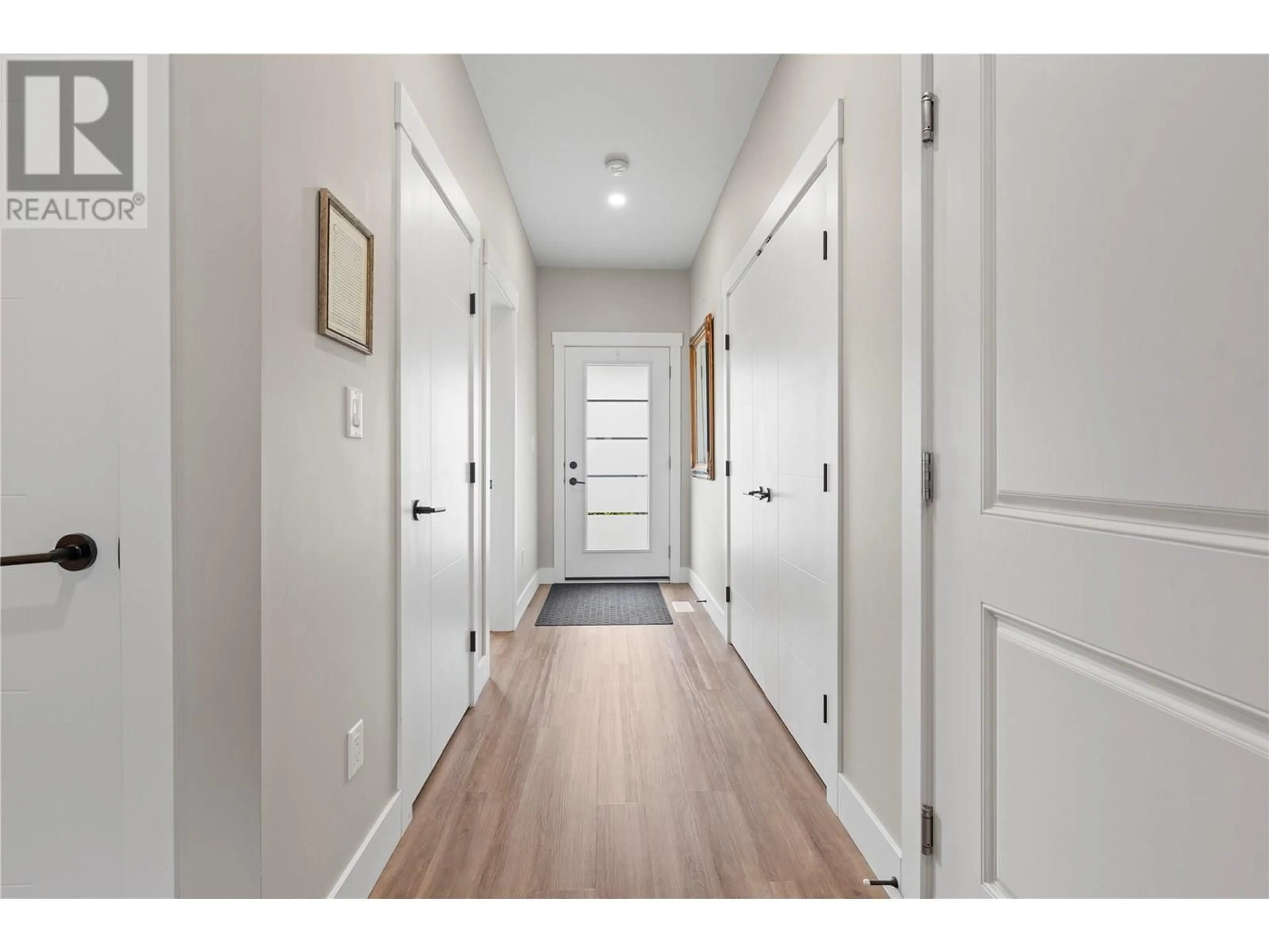 Indoor entryway for 25 - 2810 15 AVENUE NORTHEAST, Salmon Arm British Columbia V1E0G2