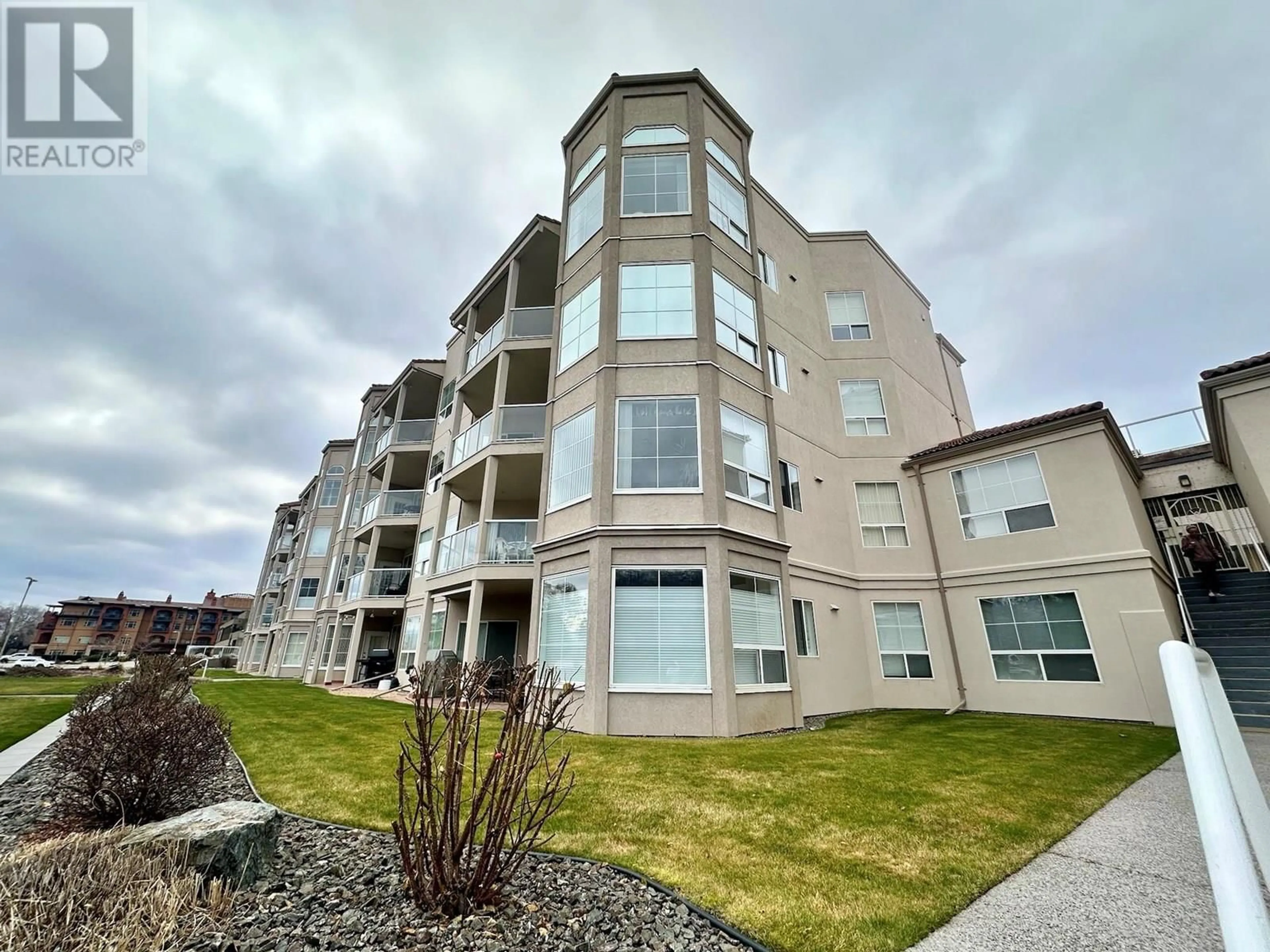 A pic from outside/outdoor area/front of a property/back of a property/a pic from drone, building for 215 - 7801 SPARTAN DRIVE, Osoyoos British Columbia V0H1V0