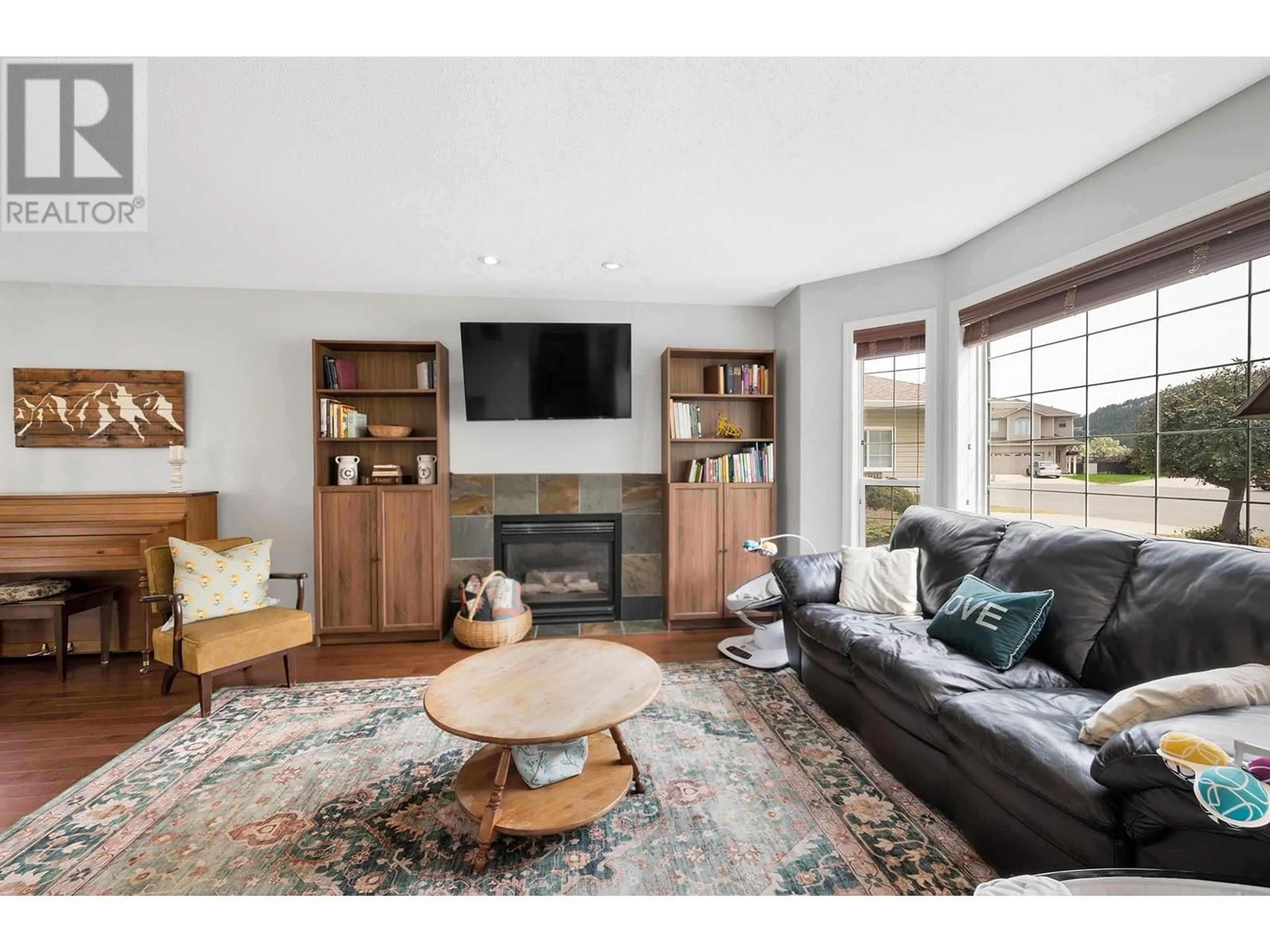 Living room with furniture, wood/laminate floor for 1923 FIR PLACE, Kamloops British Columbia V1S1X6