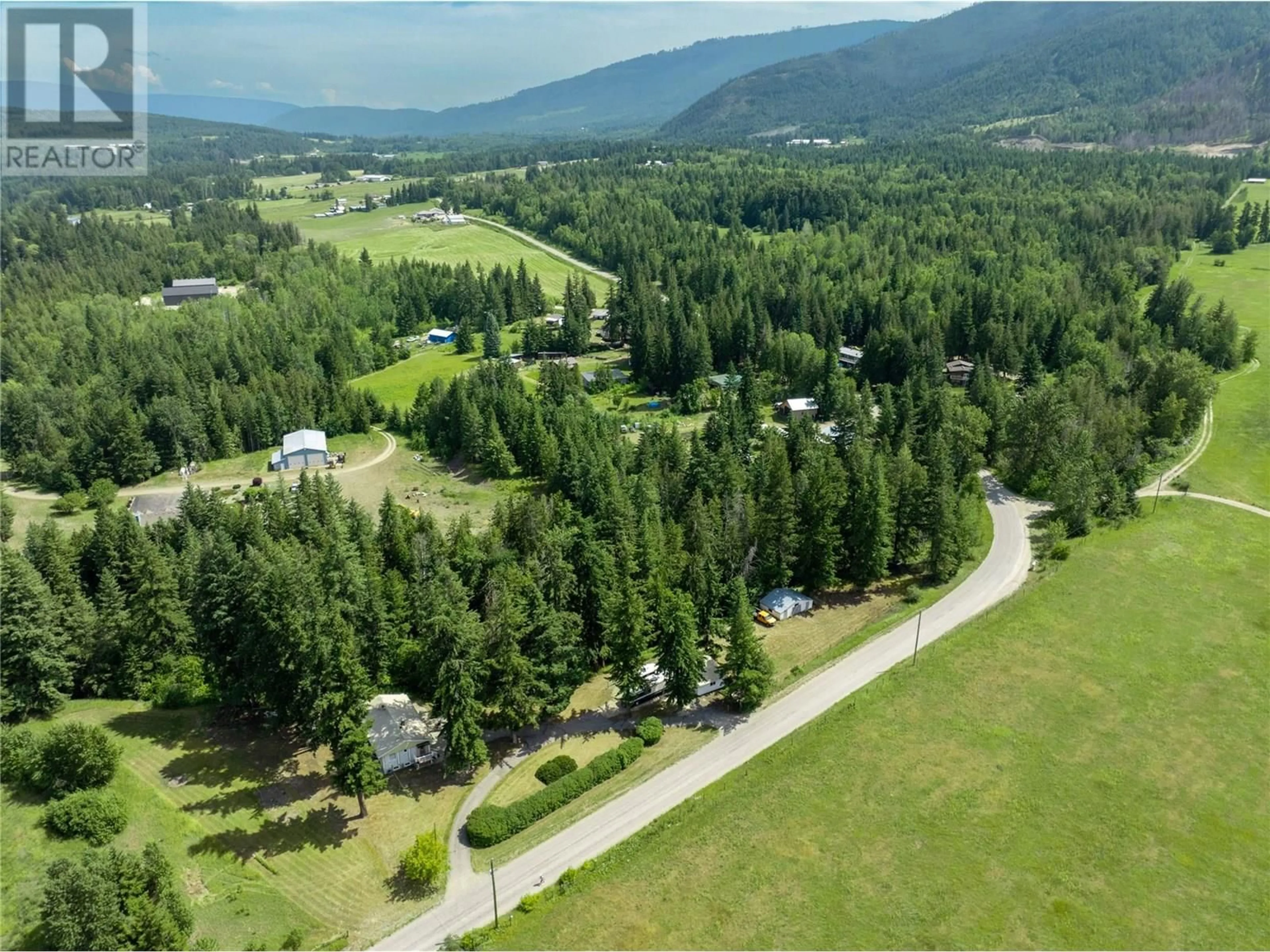 A pic from outside/outdoor area/front of a property/back of a property/a pic from drone, mountain view for 851 DILWORTH ROAD, Sorrento British Columbia V0E2W1
