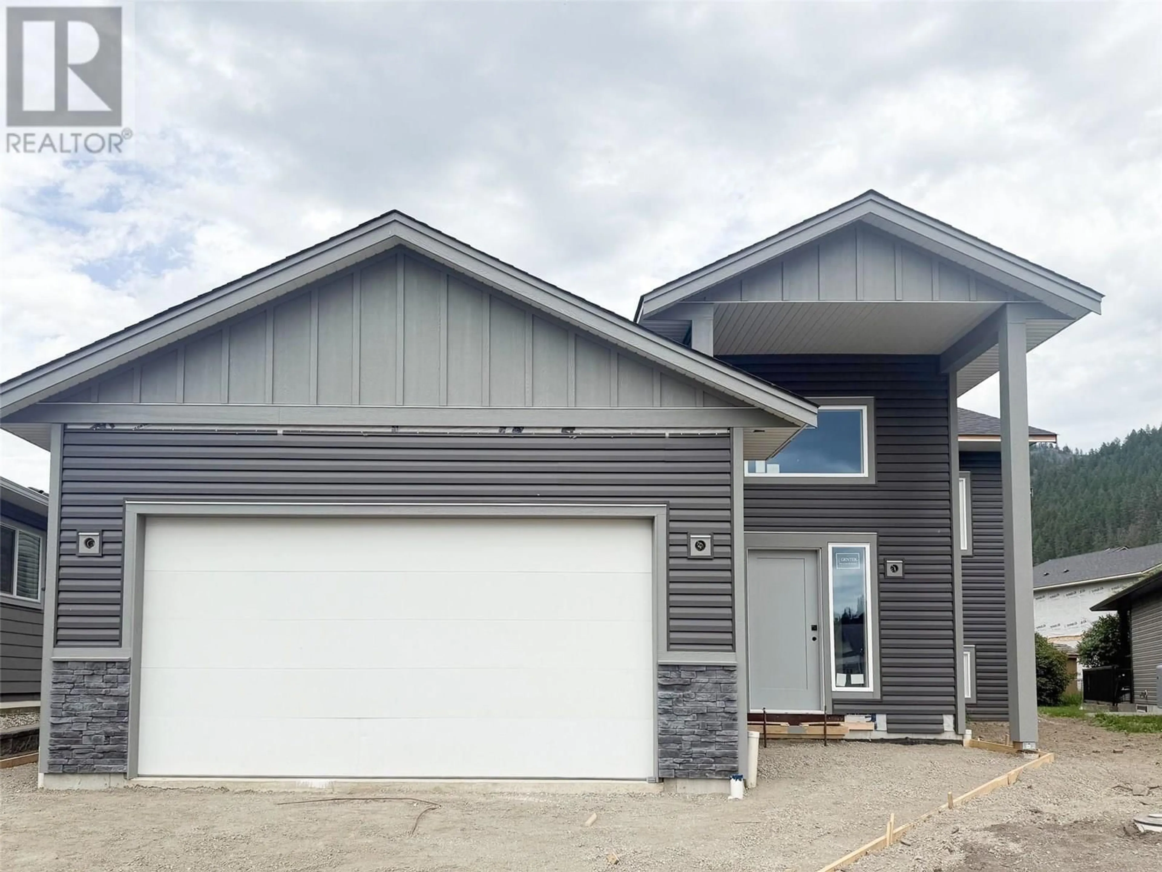 Home with vinyl exterior material, street for 93 LEIGHTON AVENUE, Chase British Columbia V0E1M0