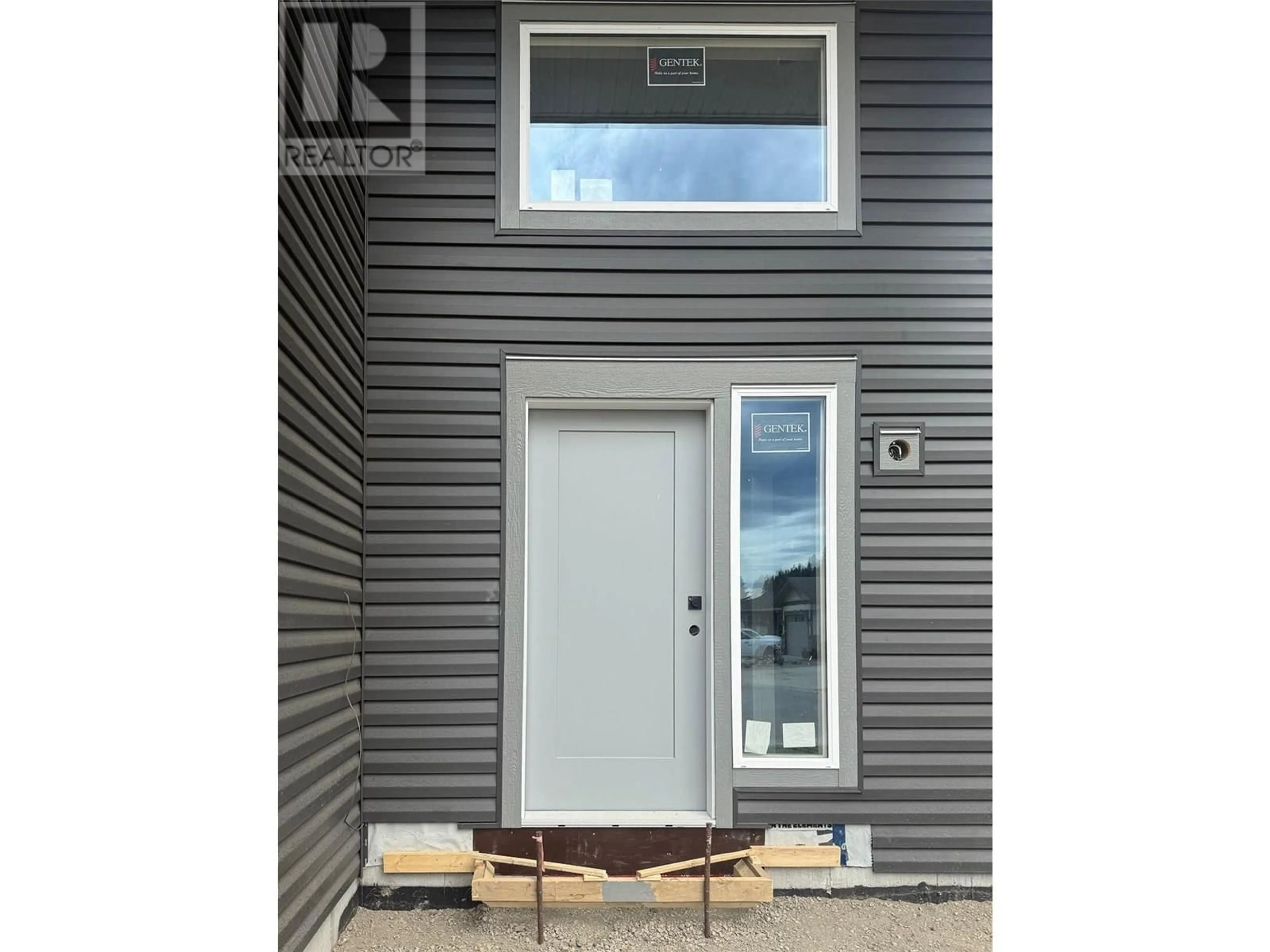 Home with vinyl exterior material, street for 93 LEIGHTON AVENUE, Chase British Columbia V0E1M0